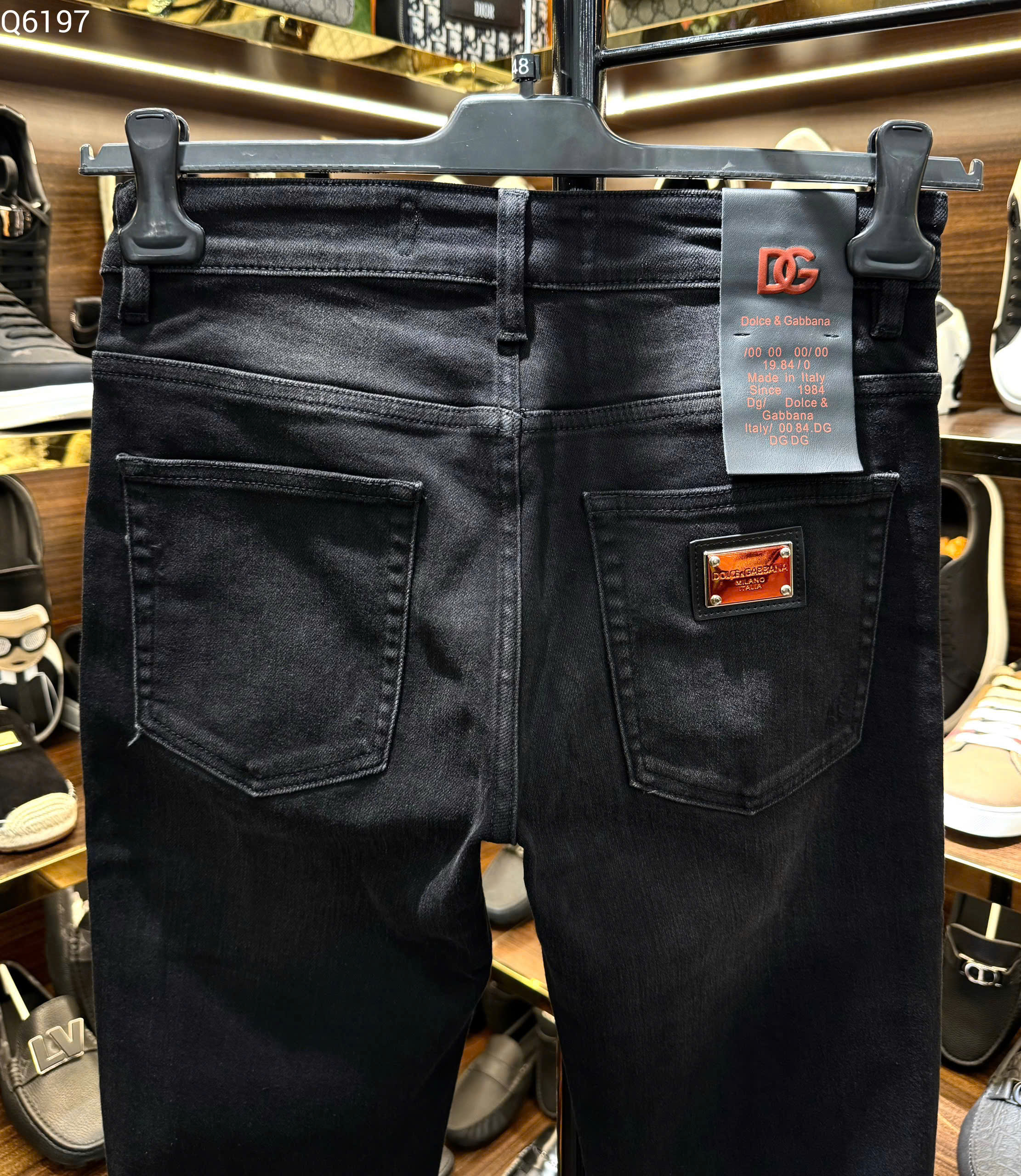 Quần Jean Dolce Gabbana DG Đen rách mài tag sắt vuông Like Auth on web MK