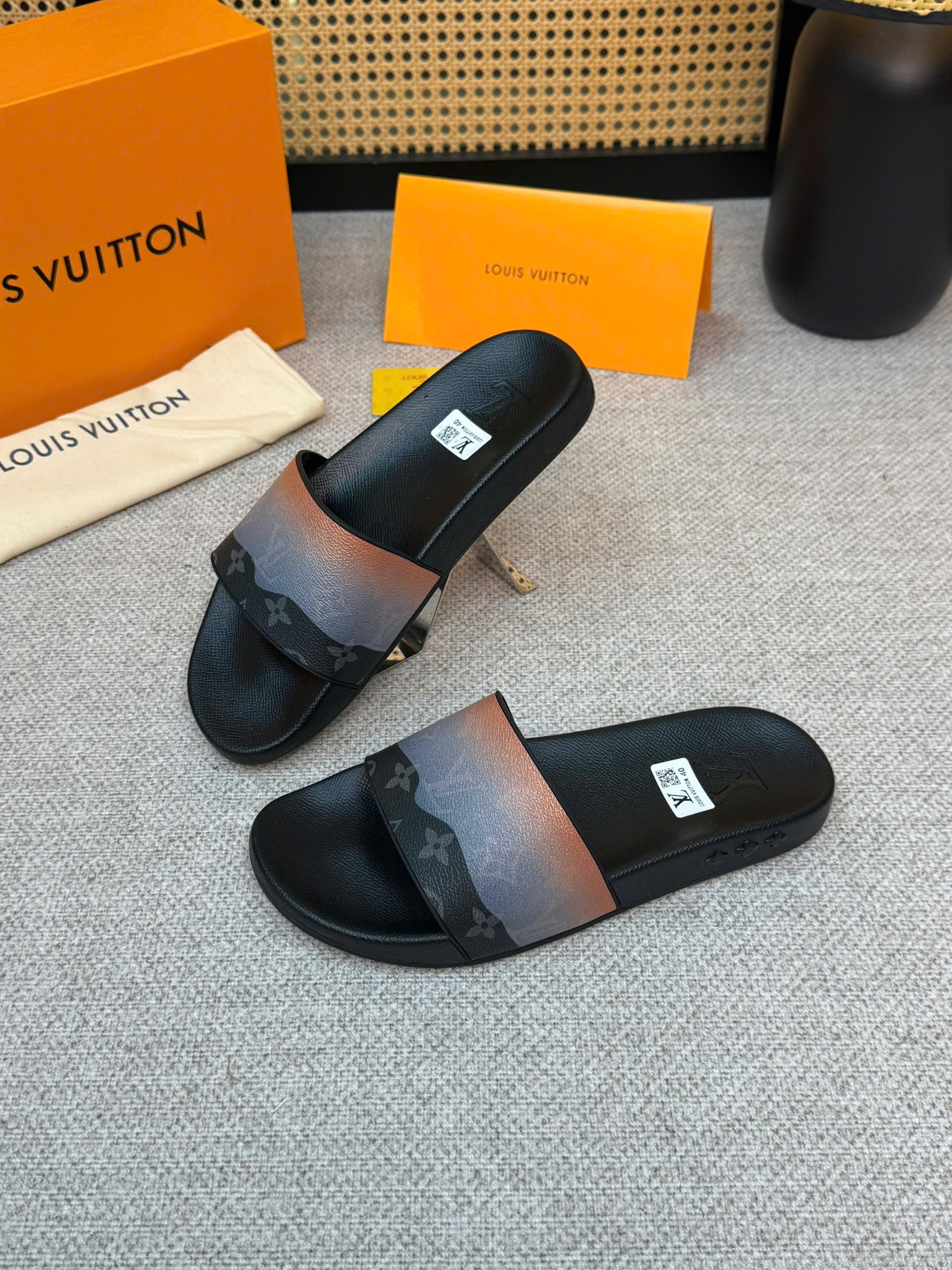 Dép lê Louis Vuitton LV monogram quai Cam Đen Like Auth 38-43 VTN