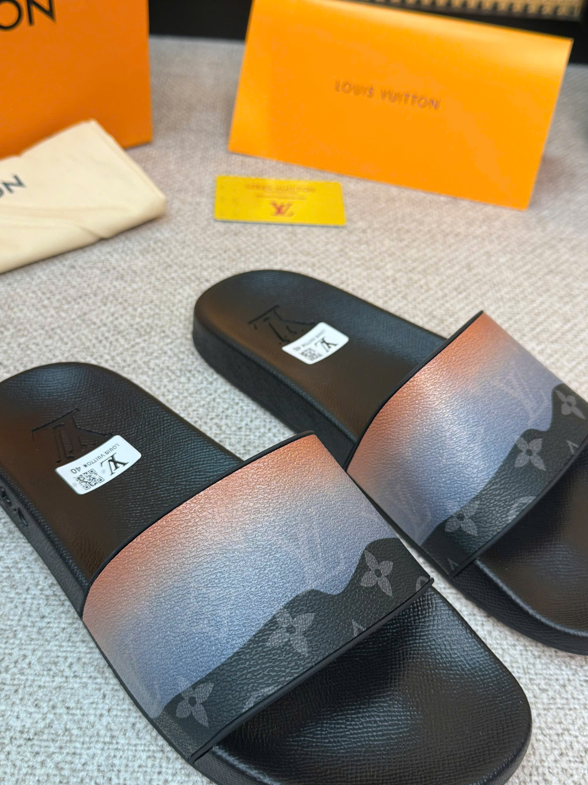 Dép lê Louis Vuitton LV monogram quai Cam Đen Like Auth 38-43 VTN