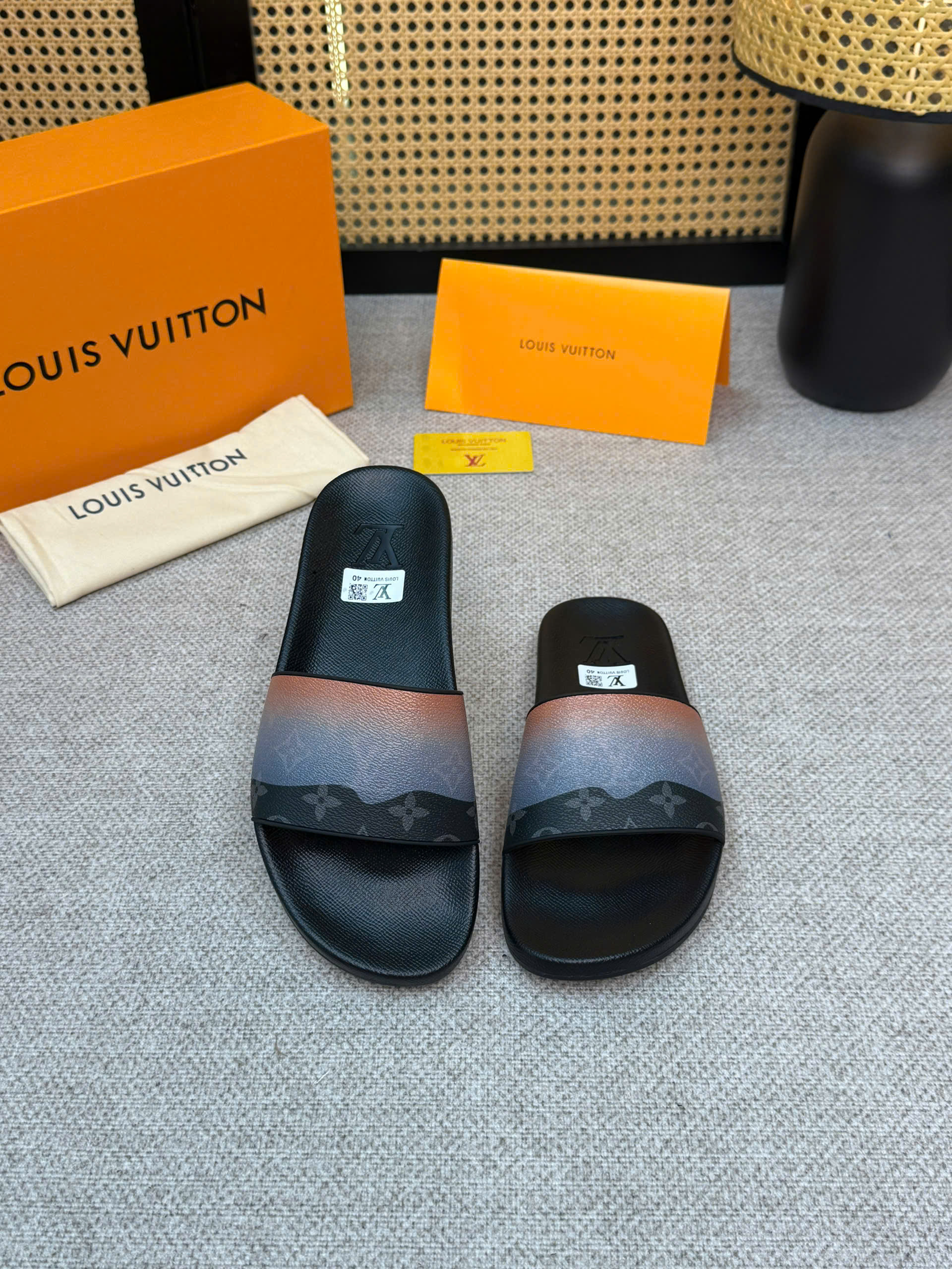 Dép lê Louis Vuitton LV monogram quai Cam Đen Like Auth 38-43 VTN