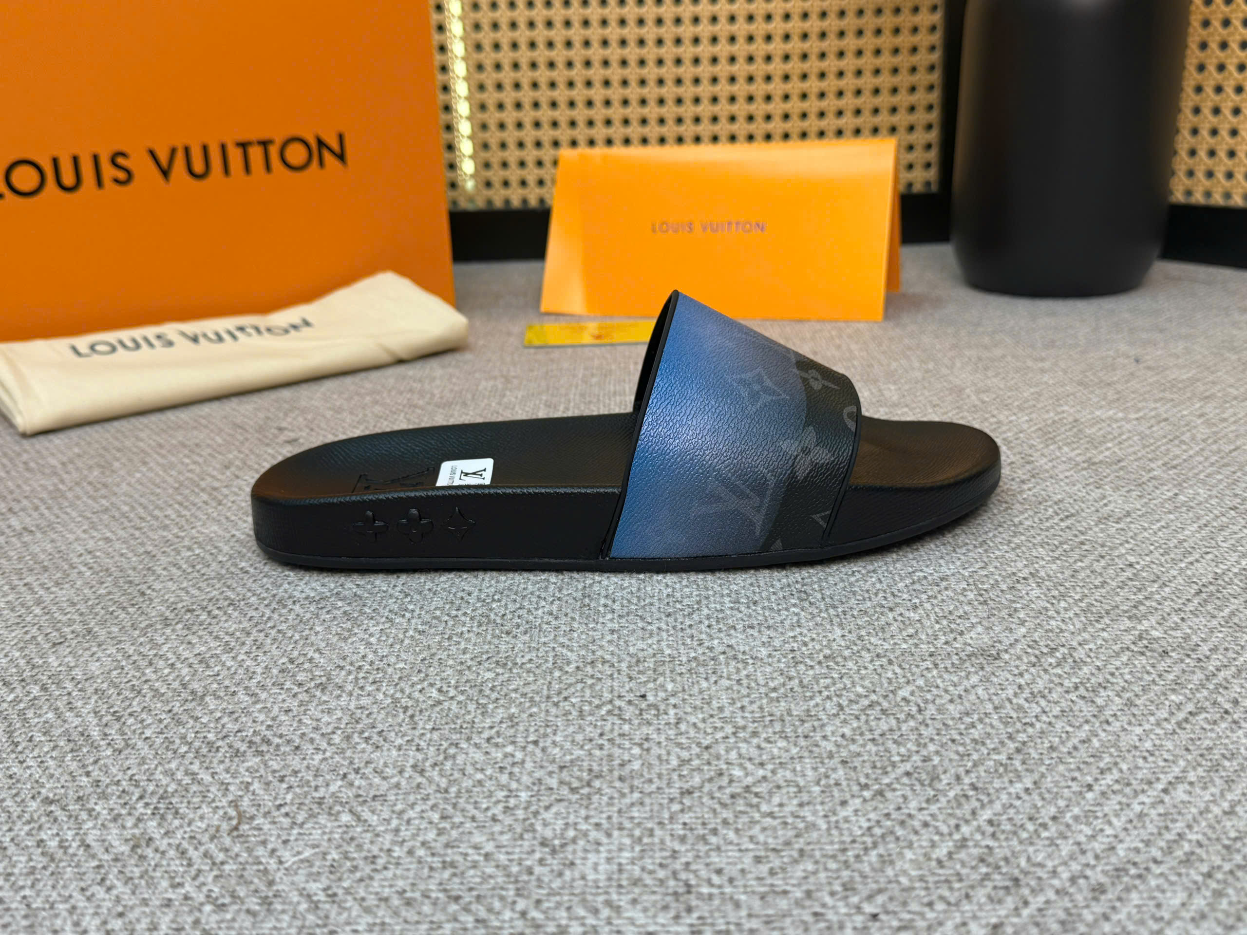 Dép lê Louis Vuitton LV monogram quai Xanh Đen Like Auth 38-43 VTN