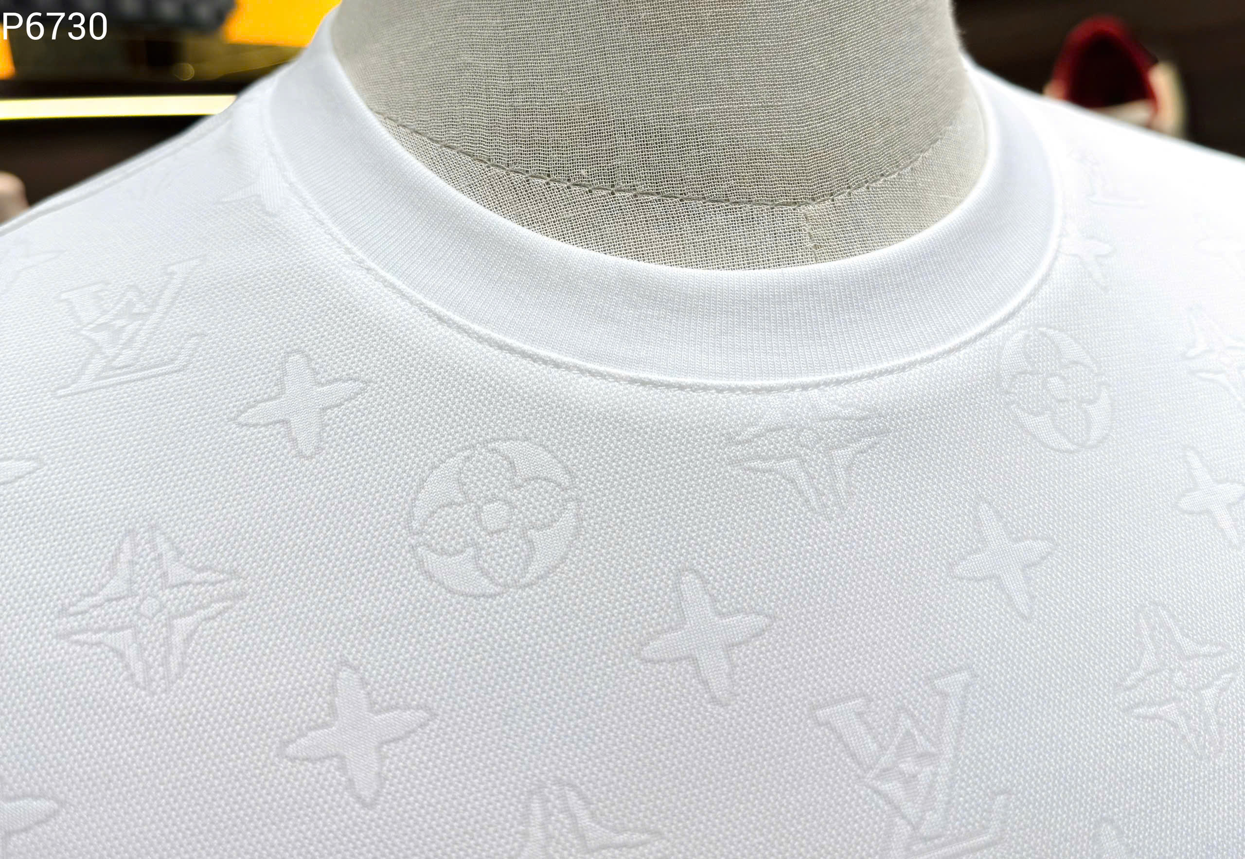 Áo phông T shirt Louis Vuitton LV logo thêu nổi monogram tag ngực Like Auth 48-54 MK