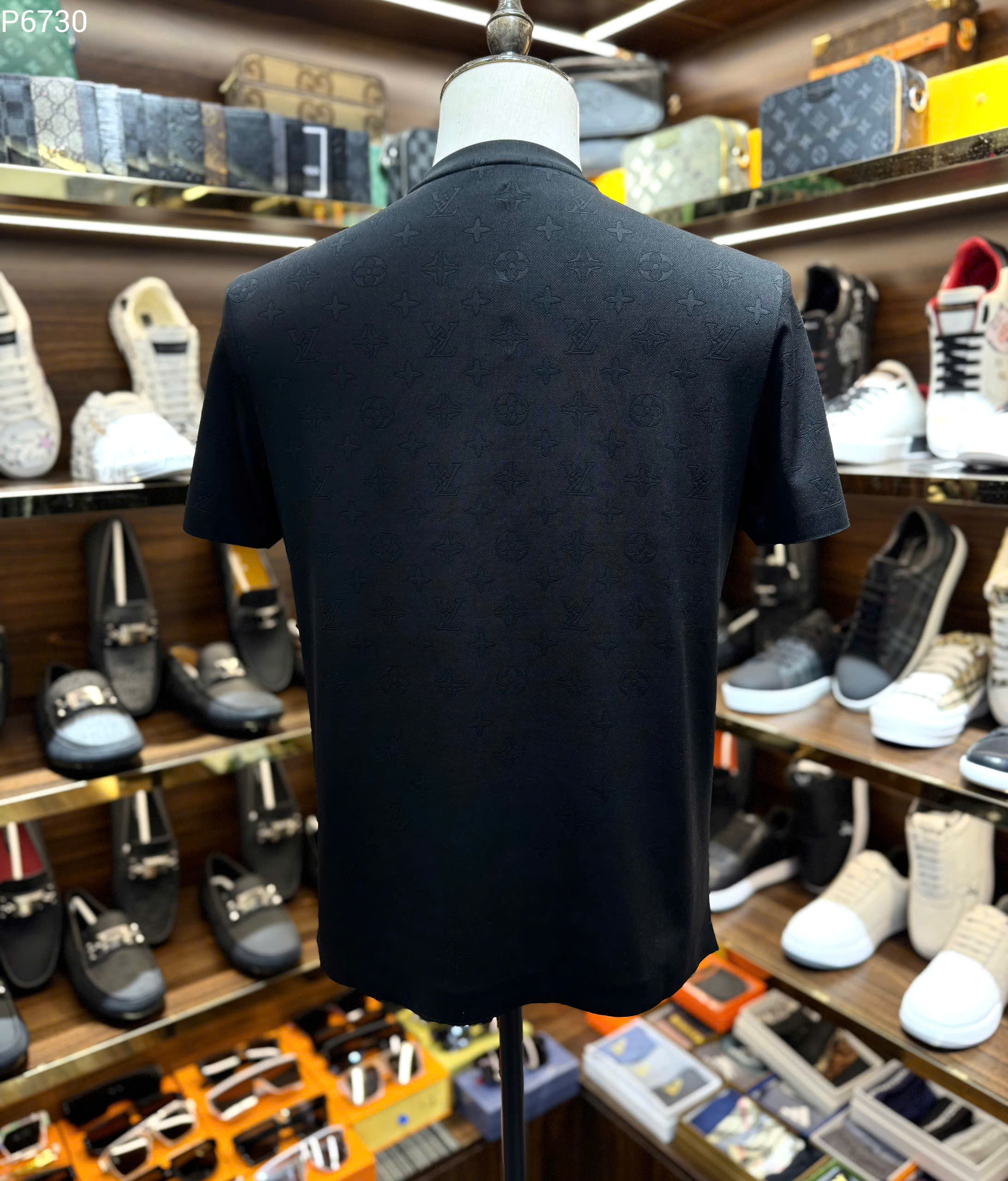Áo phông T shirt Louis Vuitton LV logo thêu nổi monogram tag ngực Like Auth 48-54 MK