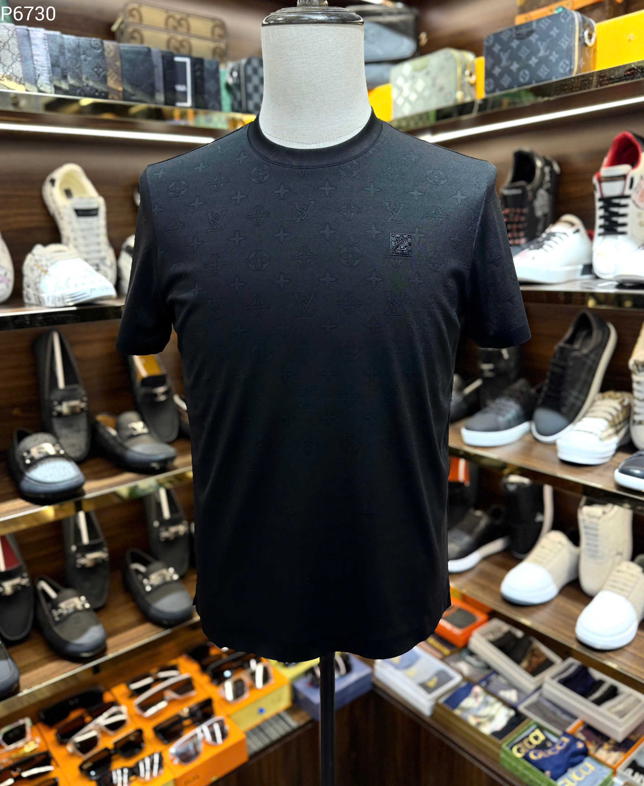 Áo phông T shirt Louis Vuitton LV logo thêu nổi monogram tag ngực Like Auth 48-54 MK