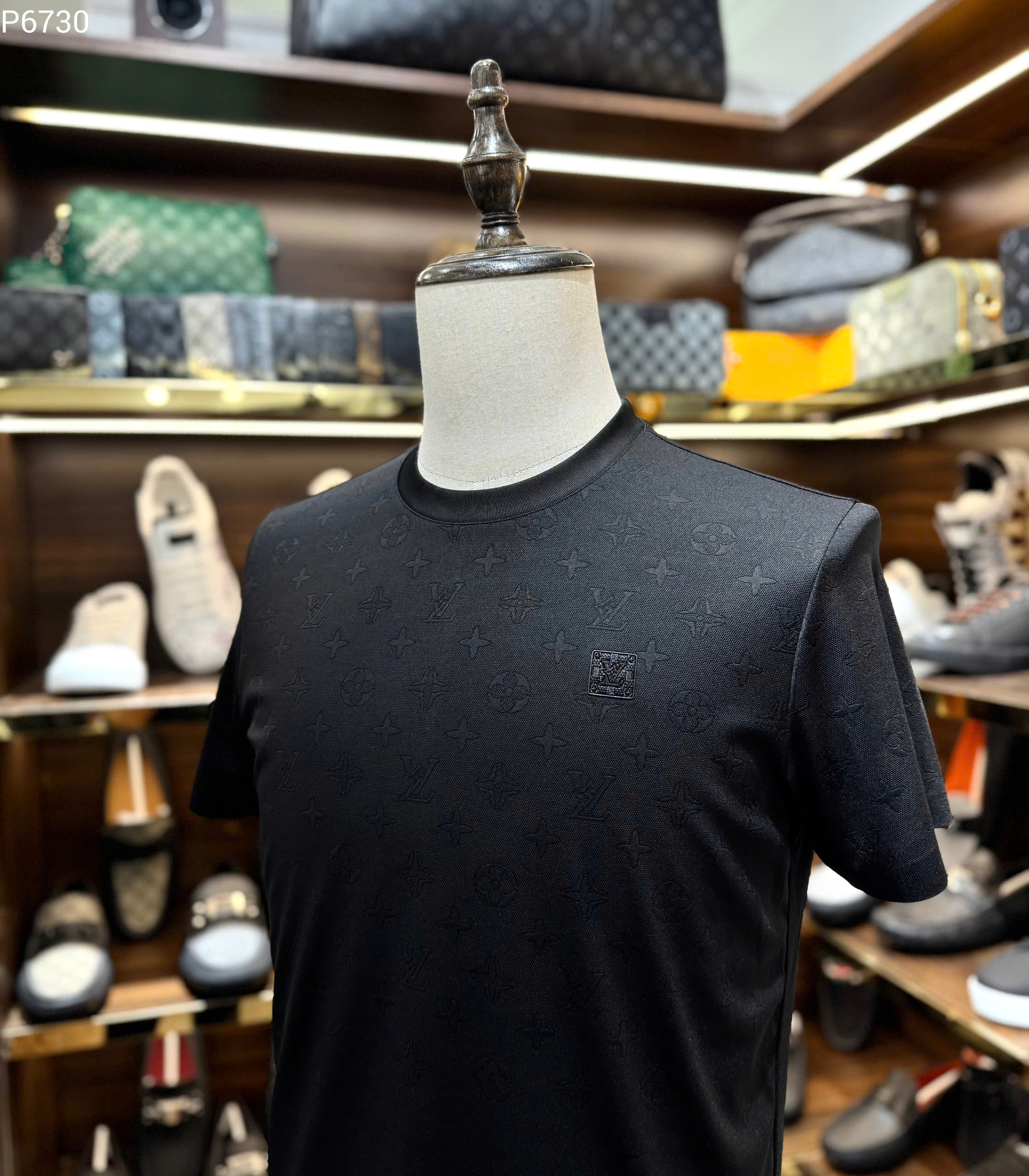 Áo phông T shirt Louis Vuitton LV logo thêu nổi monogram tag ngực Like Auth 48-54 MK