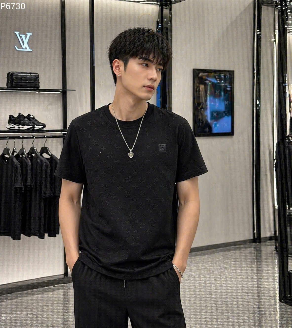 Áo phông T shirt Louis Vuitton LV logo thêu nổi monogram tag ngực Like Auth 48-54 MK