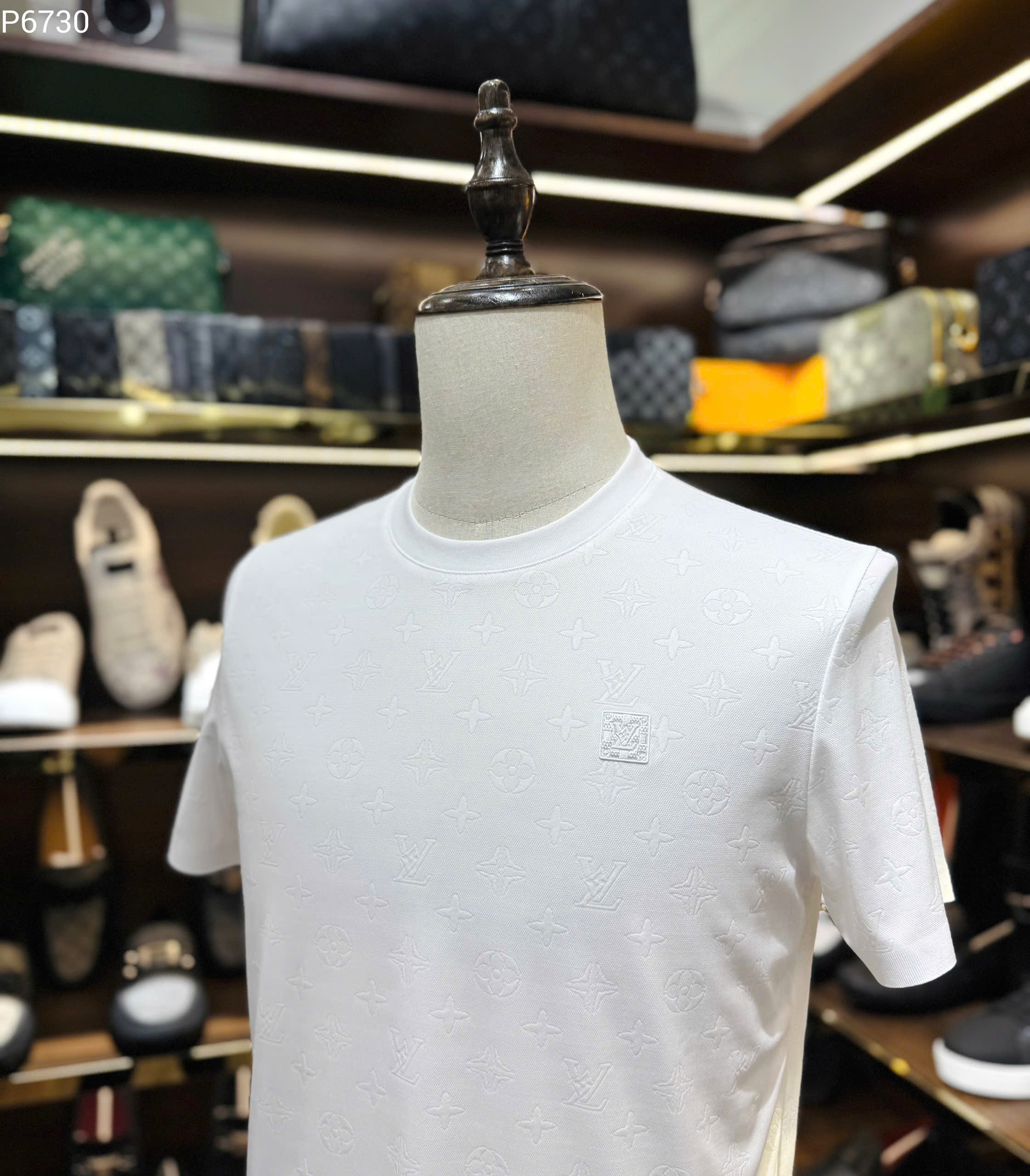 Áo phông T shirt Louis Vuitton LV logo thêu nổi monogram tag ngực Like Auth 48-54 MK
