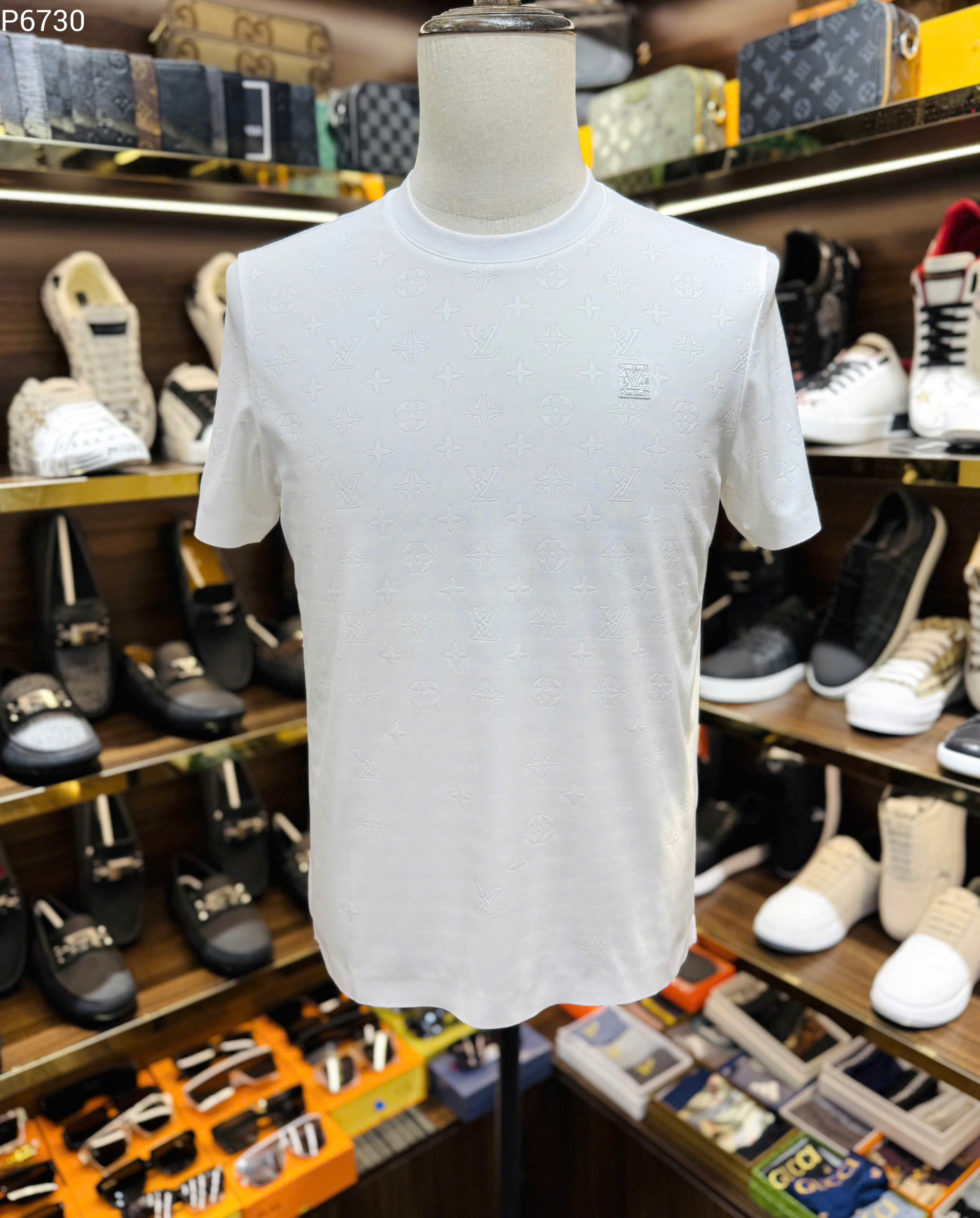 Áo phông T shirt Louis Vuitton LV logo thêu nổi monogram tag ngực Like Auth 48-54 MK