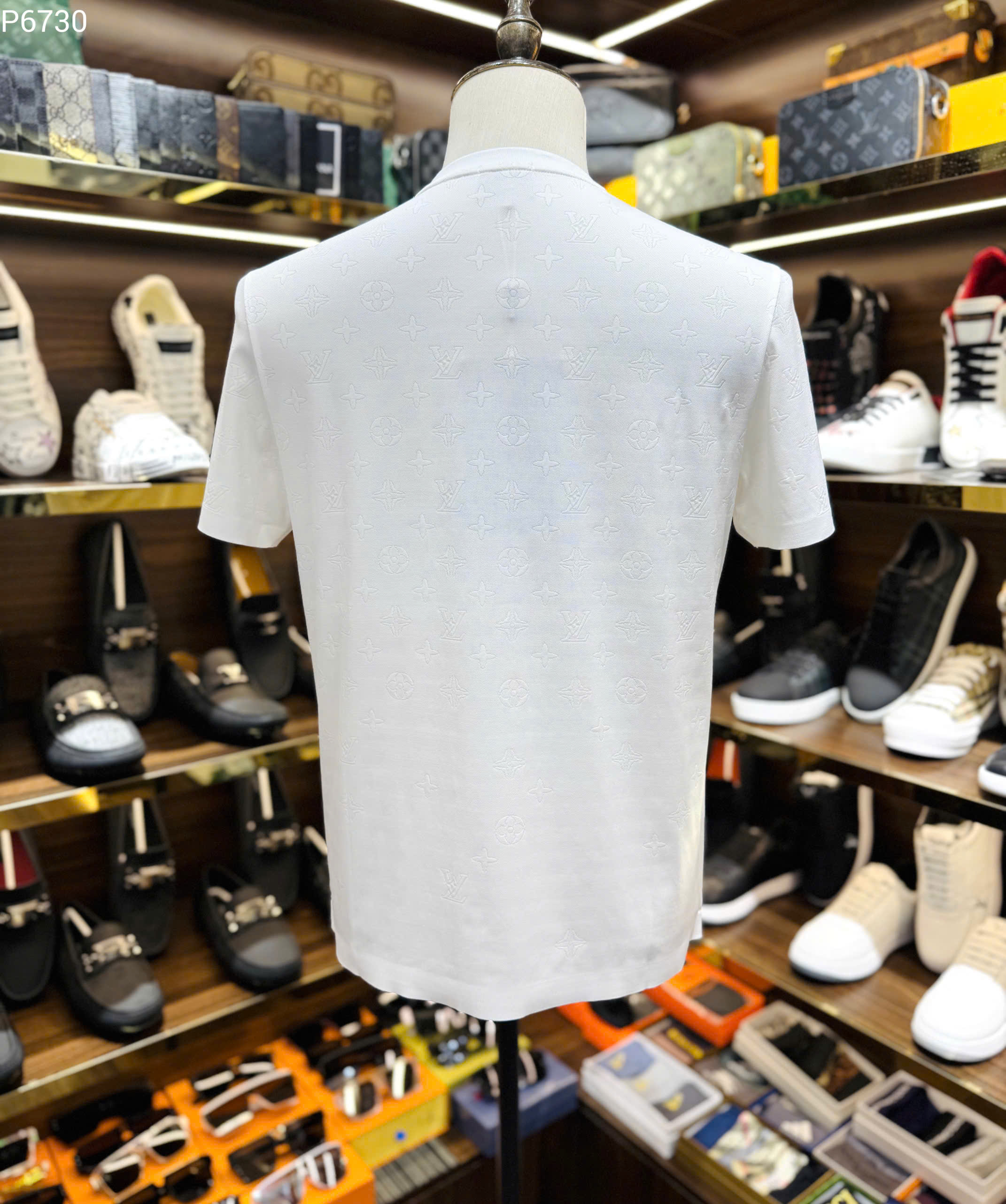 Áo phông T shirt Louis Vuitton LV logo thêu nổi monogram tag ngực Like Auth 48-54 MK