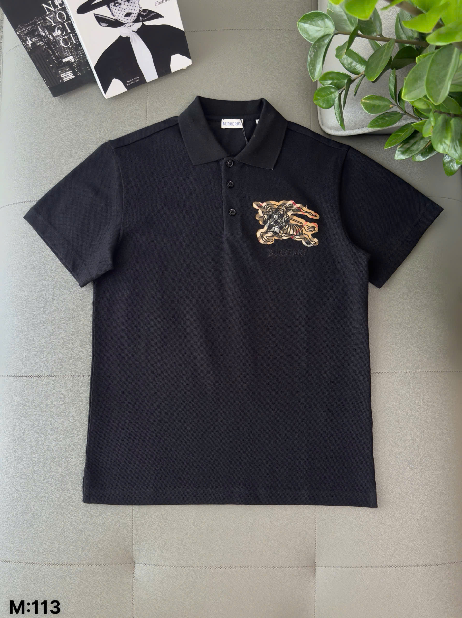 Áo polo Burberry BBR ngực thêu logo và họa tiết kỵ sỹ ngựa bay mờ Like Auth S-XL DDT\Đen