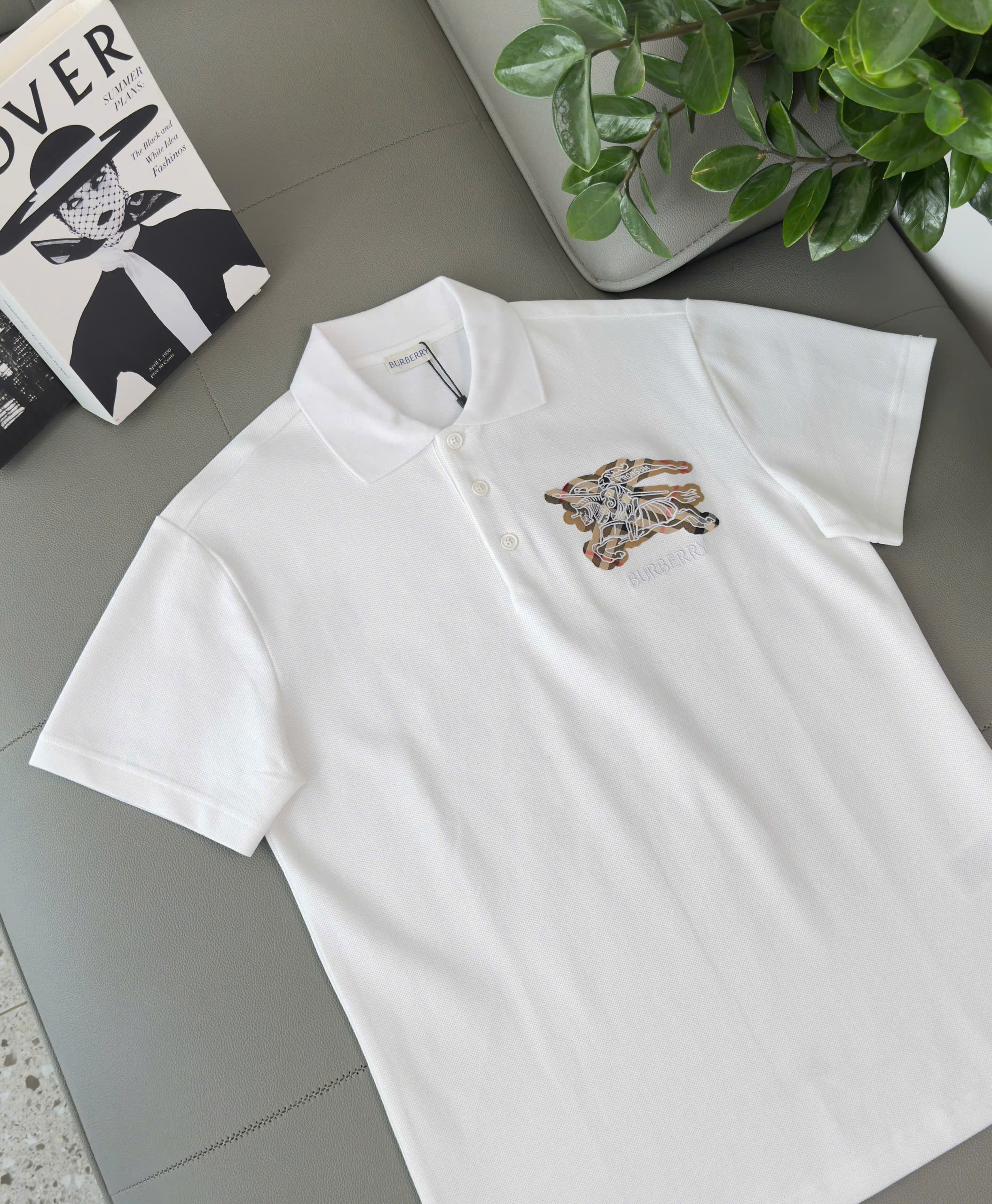 Áo polo Burberry BBR ngực thêu logo và họa tiết kỵ sỹ ngựa bay mờ Like Auth S-XL DDT\Trắng