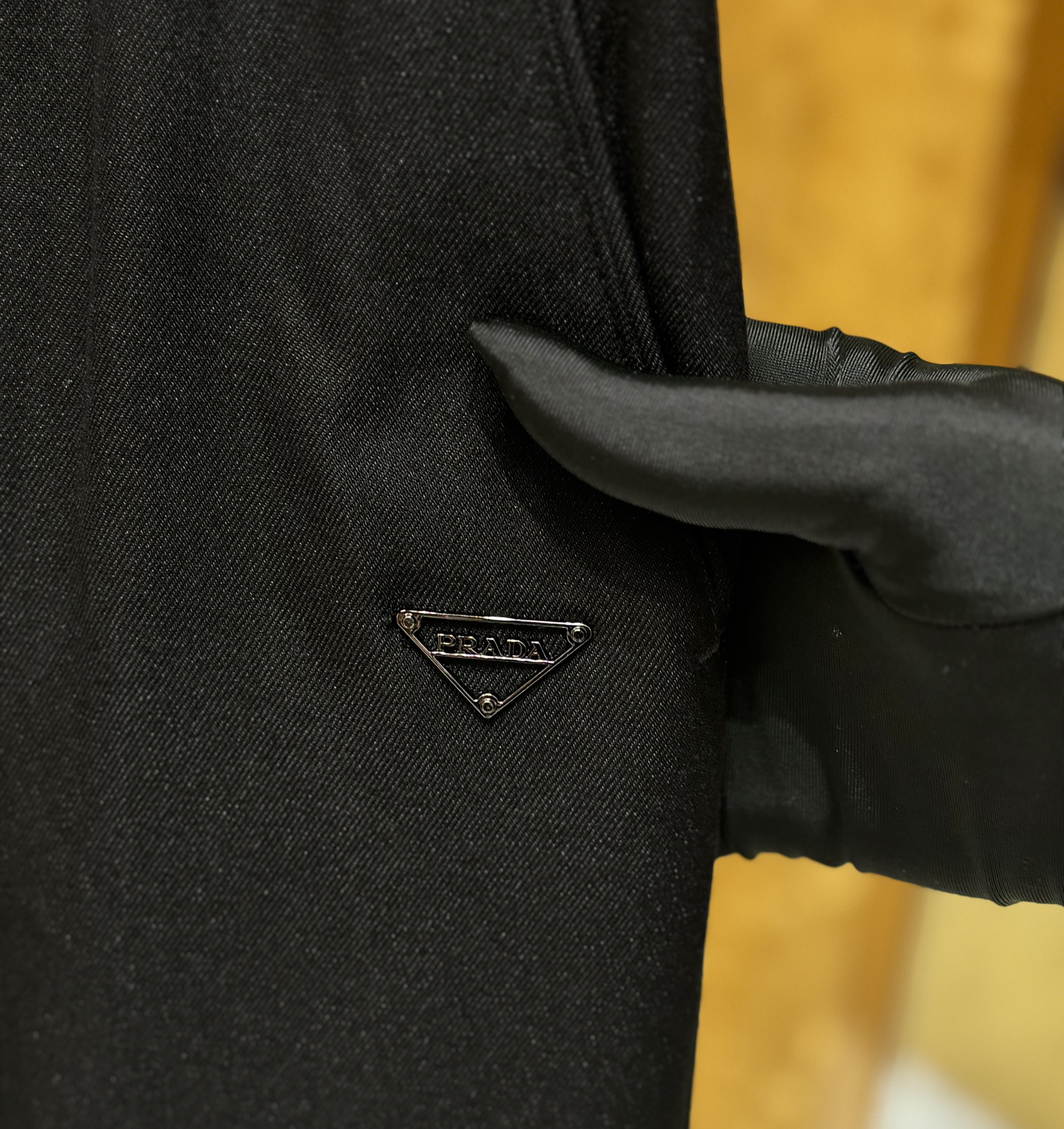 Quần Tây, Âu Prada P Đen logo tag tam giác đùi Like Auth on web CD