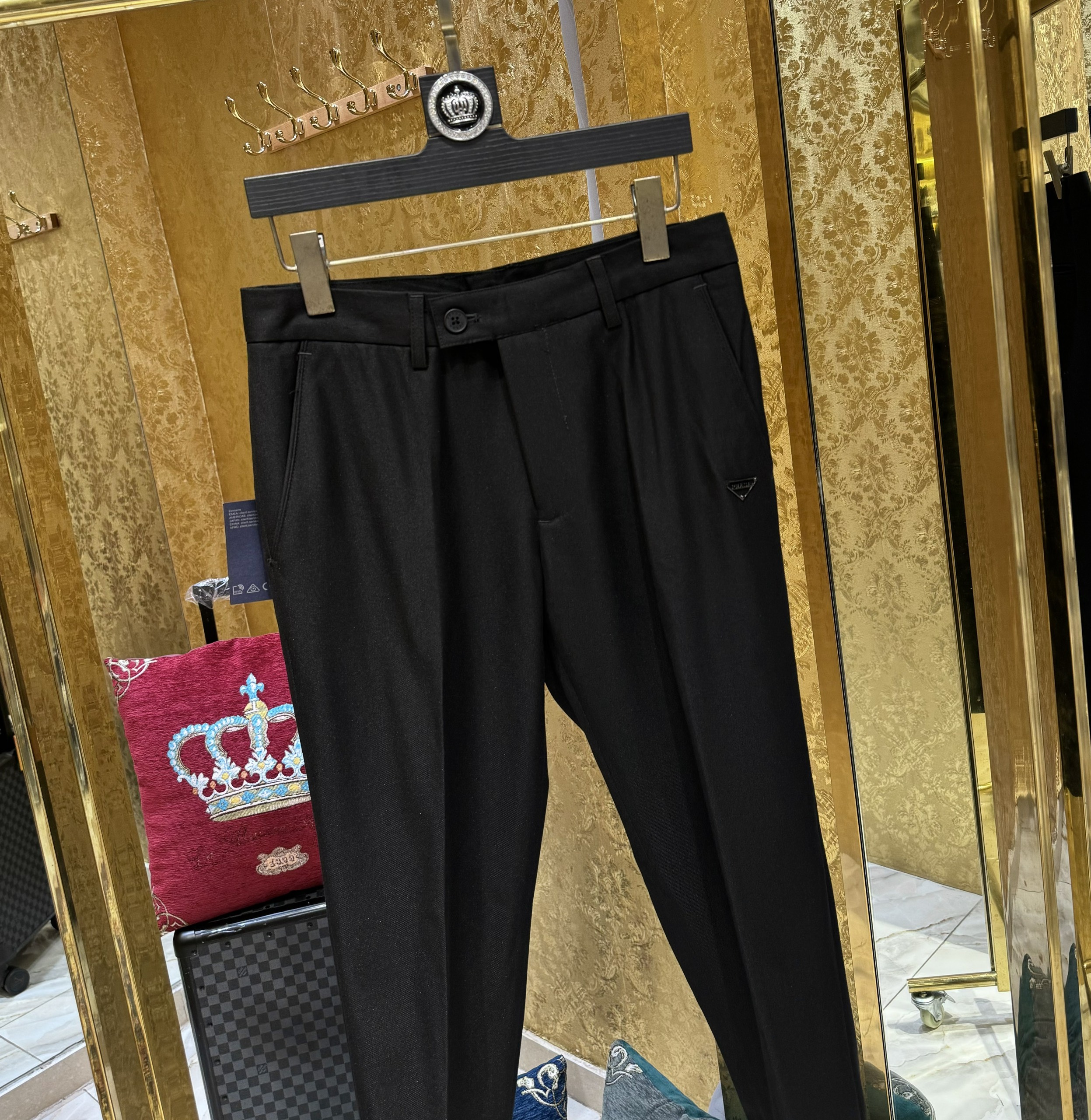 Quần Tây, Âu Prada P Đen logo tag tam giác đùi Like Auth on web CD