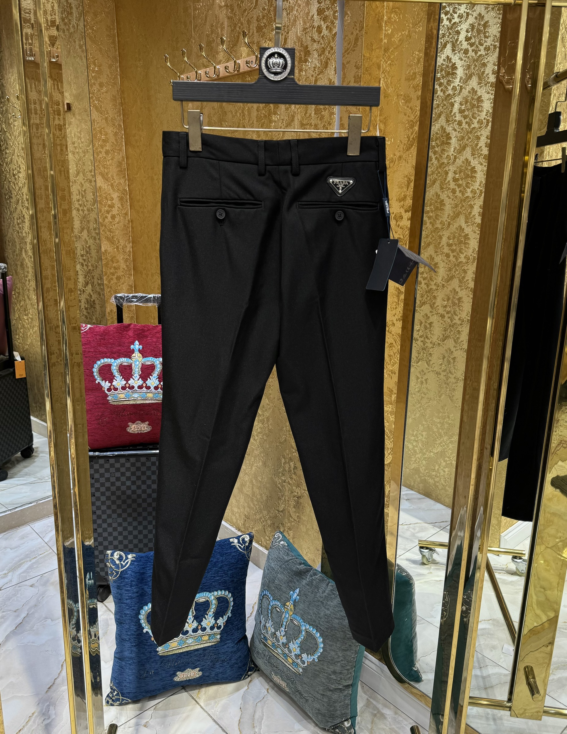 Quần Tây, Âu Prada P Đen logo tag tam giác đùi Like Auth on web CD