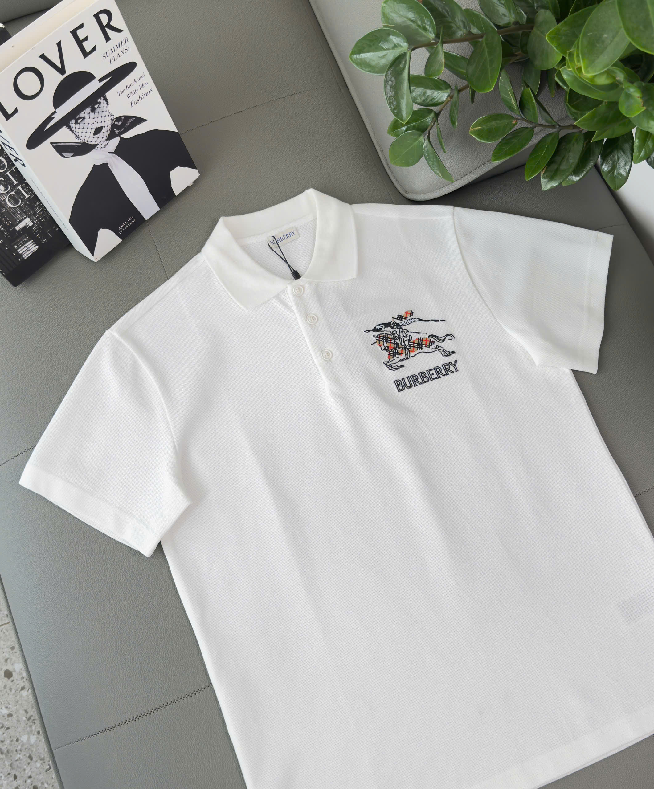 Áo polo Burberry BBR ngực thêu logo và họa tiết kỵ sỹ ngựa bay nét Like Auth S-XL DDT\Trắng