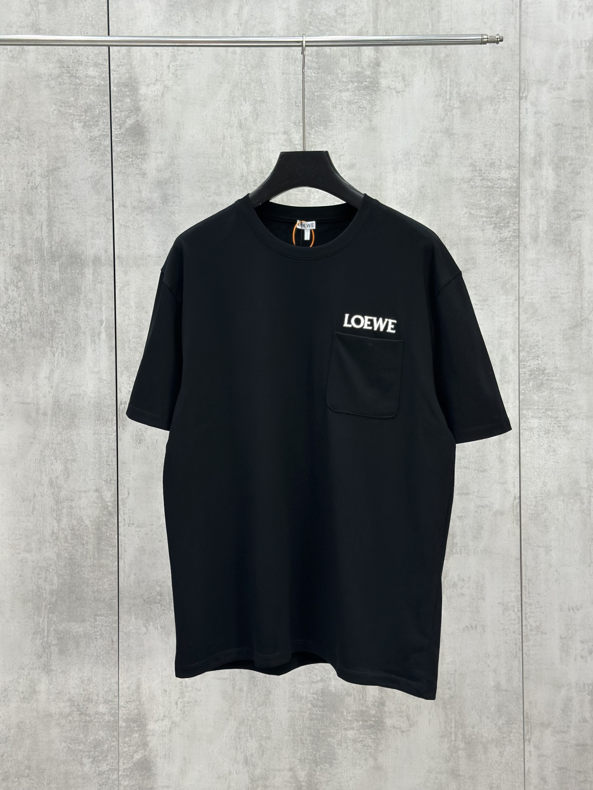 Áo phông T shirt Loewe Đen túi ngực logo thêu chỉ Trắng Like Auth S-L VTN