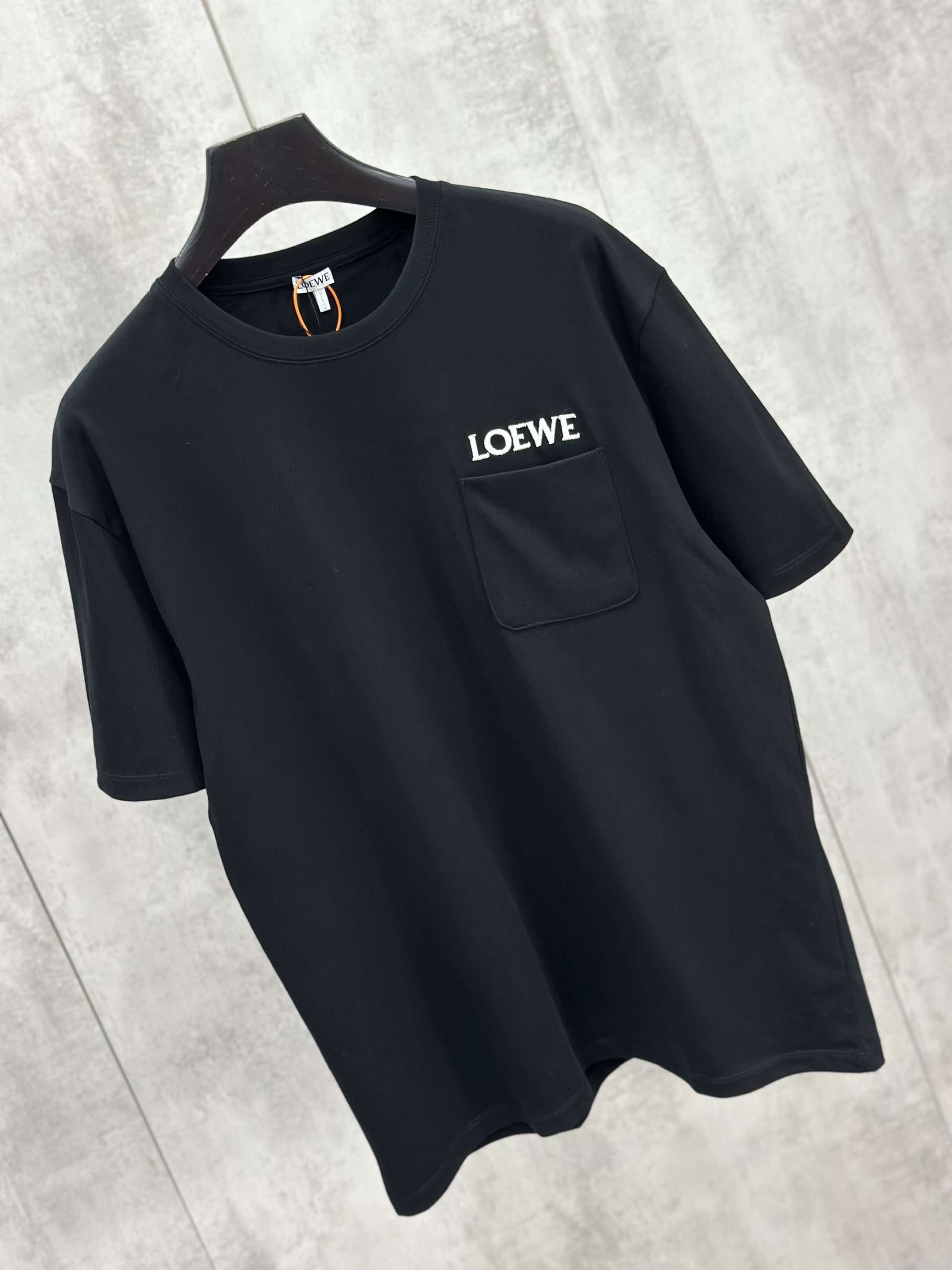 Áo phông T shirt Loewe Đen túi ngực logo thêu chỉ Trắng Like Auth S-L VTN