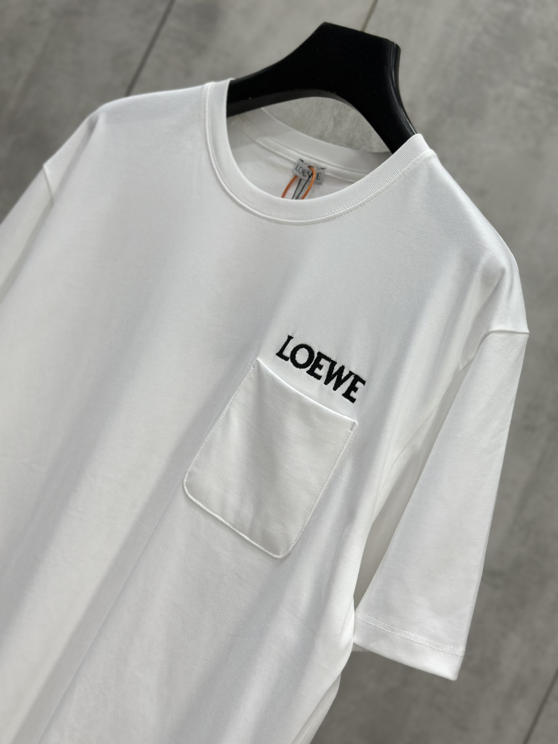 Áo phông T shirt Loewe Trắng túi ngực logo thêu chỉ Đen Like Auth S-L VTN