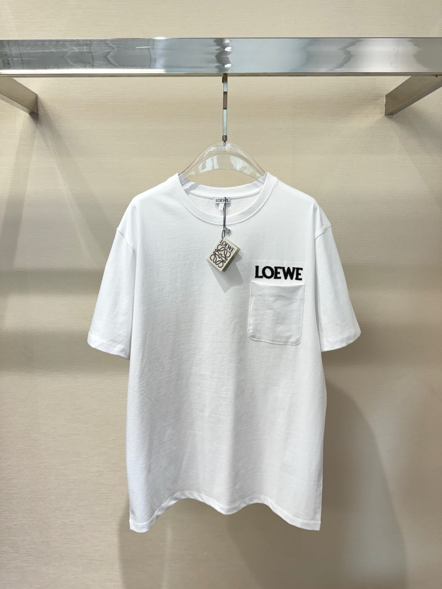 Áo phông T shirt Loewe Trắng túi ngực logo thêu chỉ Đen Like Auth S-L VTN