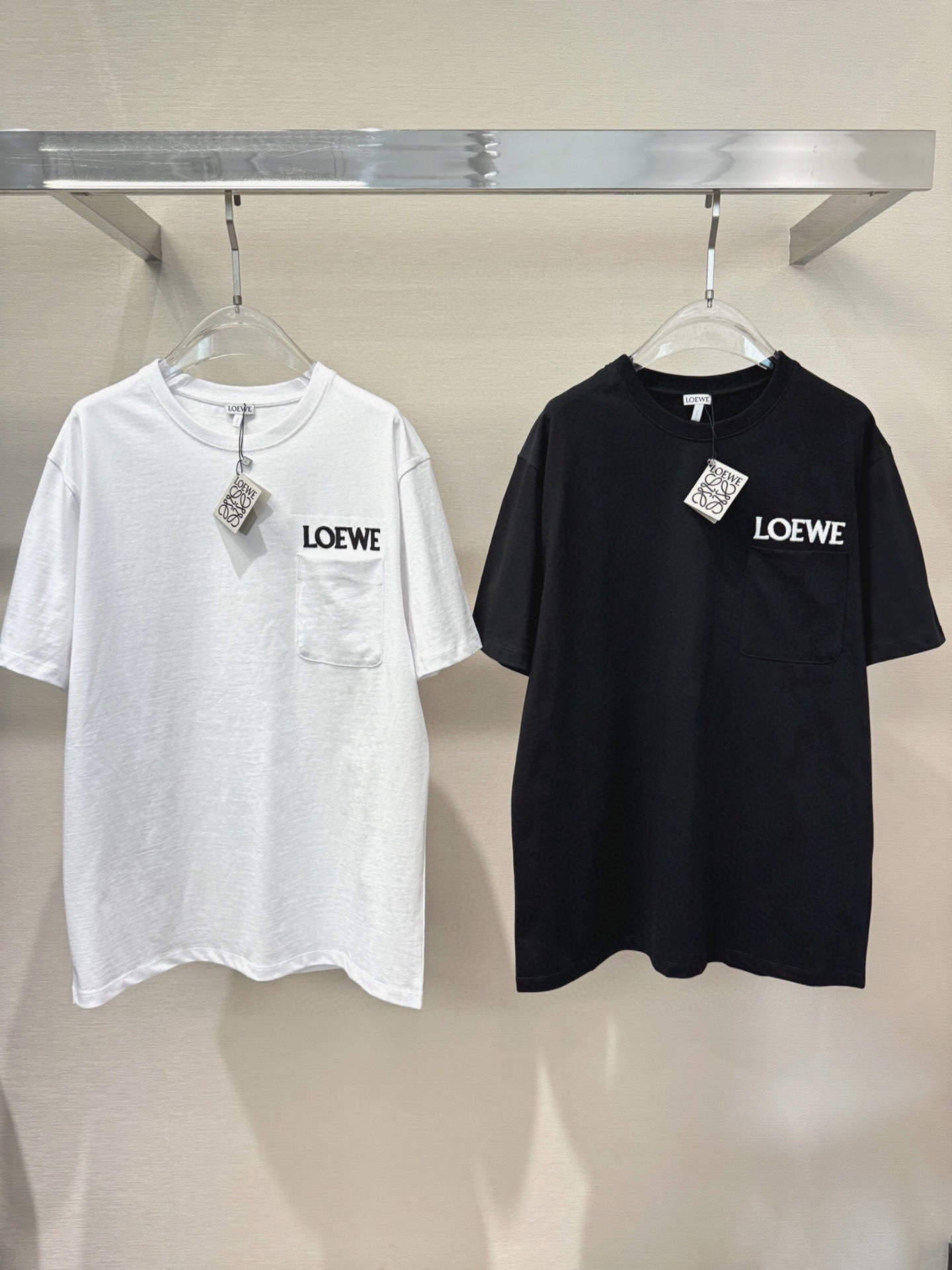 Áo phông T shirt Loewe Trắng túi ngực logo thêu chỉ Đen Like Auth S-L VTN