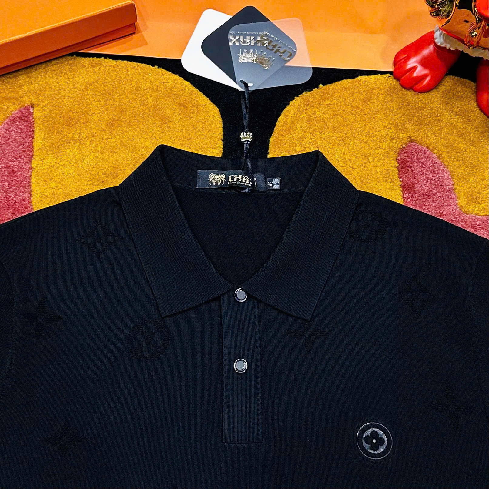 Áo polo Louis Vuitton LV monogram dập chìm logo tag ngực Like Auth 48-52 MK\Đen