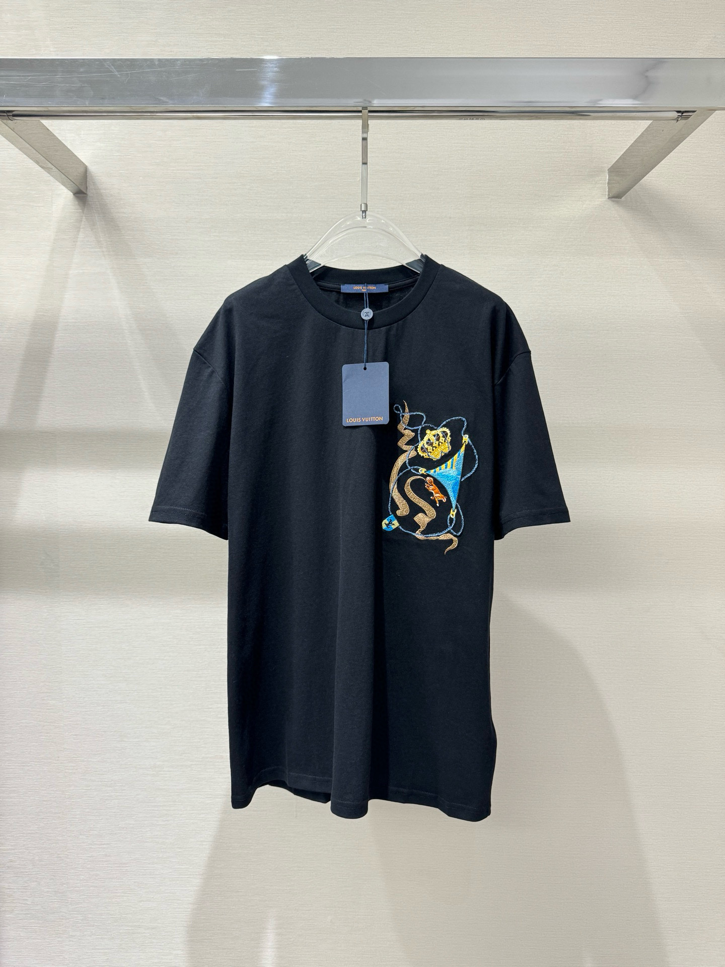 Áo phông T shirt Louis Vuittion LV Đen logo thêu vương miện ngực Like Auth S-M VTN