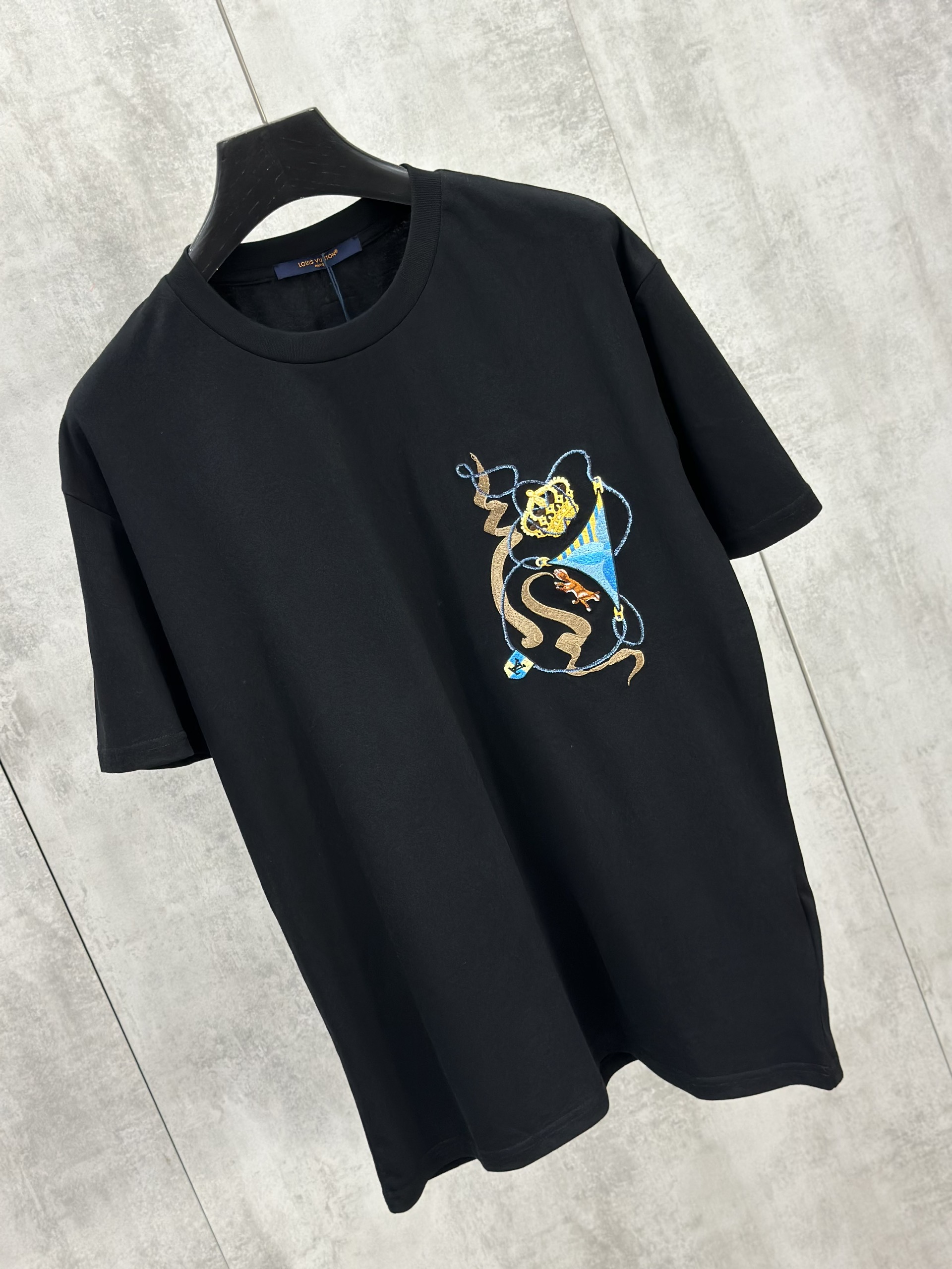 Áo phông T shirt Louis Vuittion LV Đen logo thêu vương miện ngực Like Auth S-M VTN