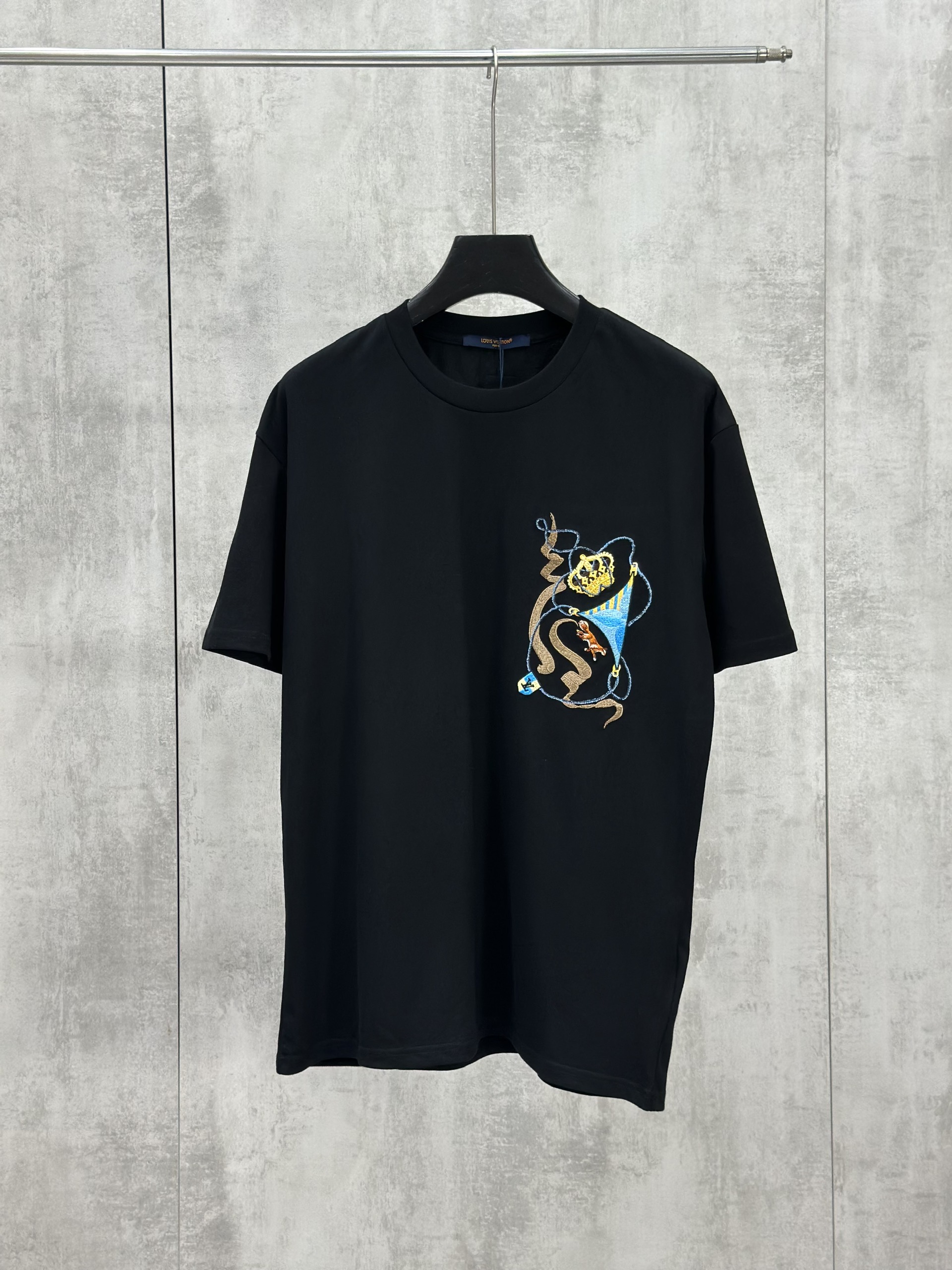 Áo phông T shirt Louis Vuittion LV Đen logo thêu vương miện ngực Like Auth S-M VTN