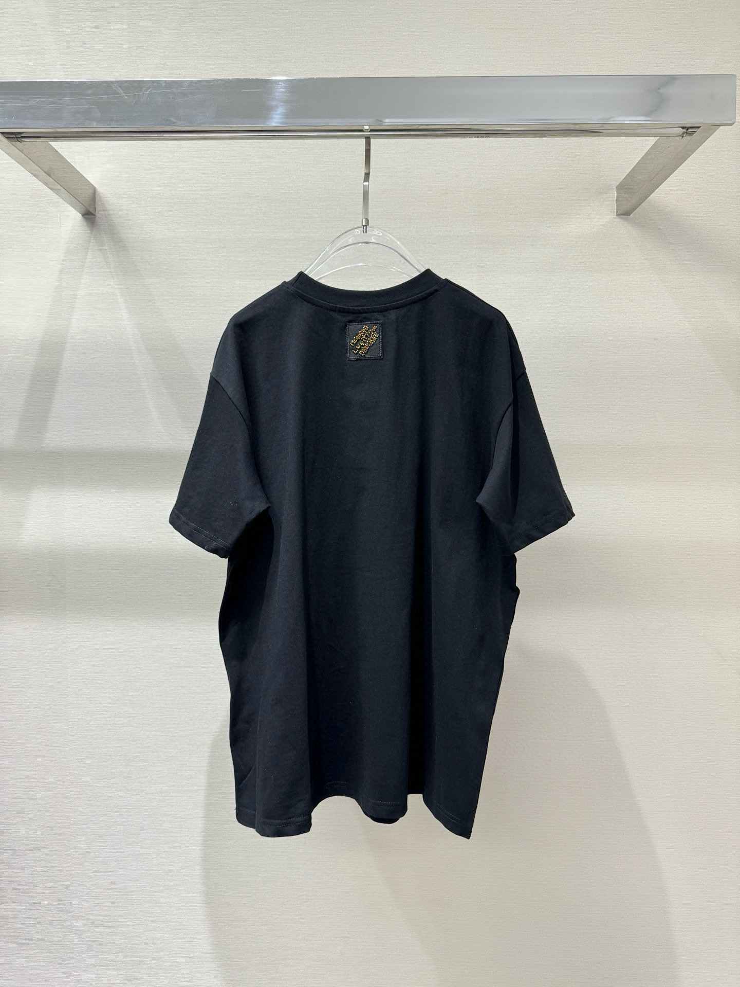 Áo phông T shirt Louis Vuittion LV Đen logo wash chữ Vàng ngực Like Auth S-L VTN