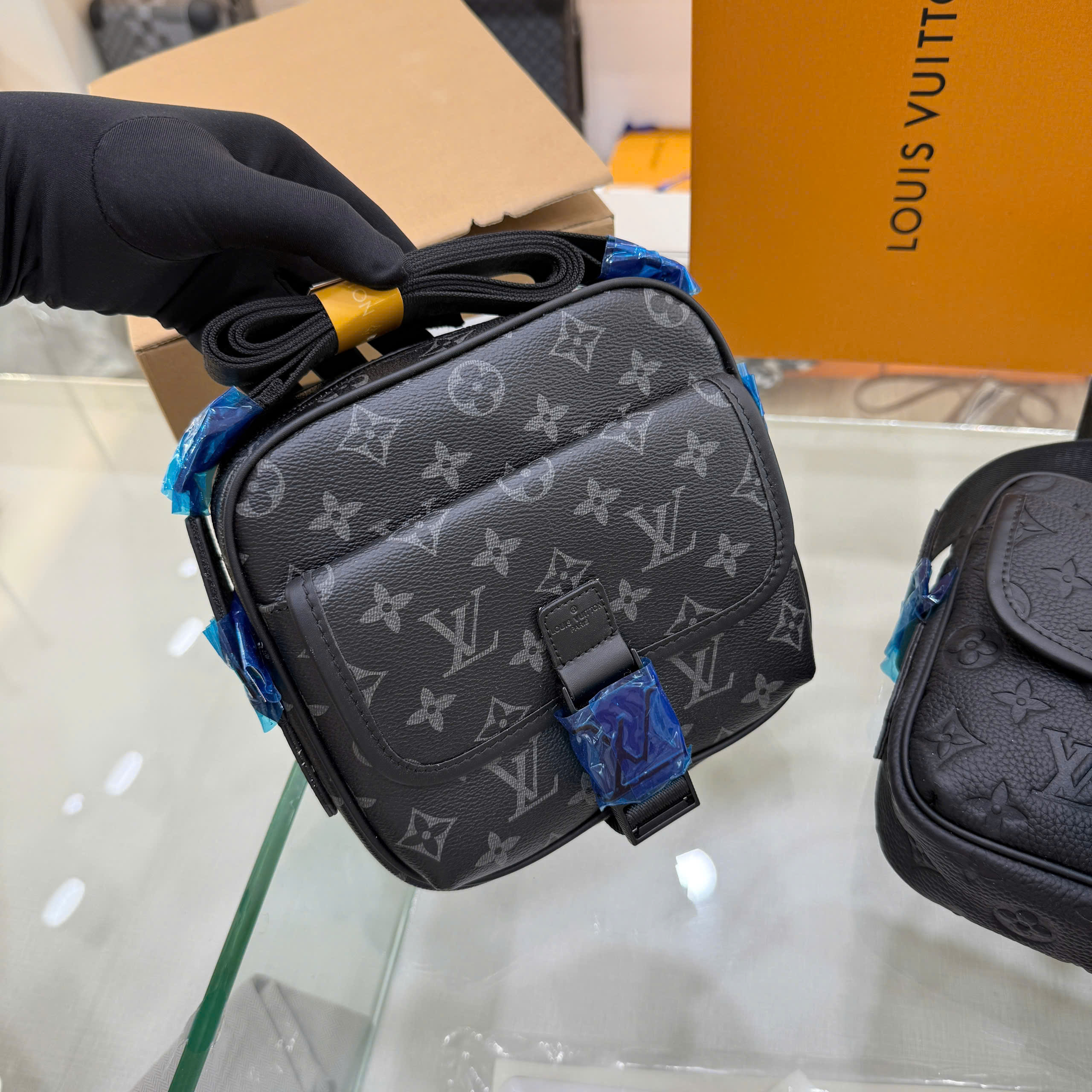 Túi đeo chéo Louis Vuitton LV Getaway Messenger monogram Bag da bò Like Auth 18x17x8 VTN