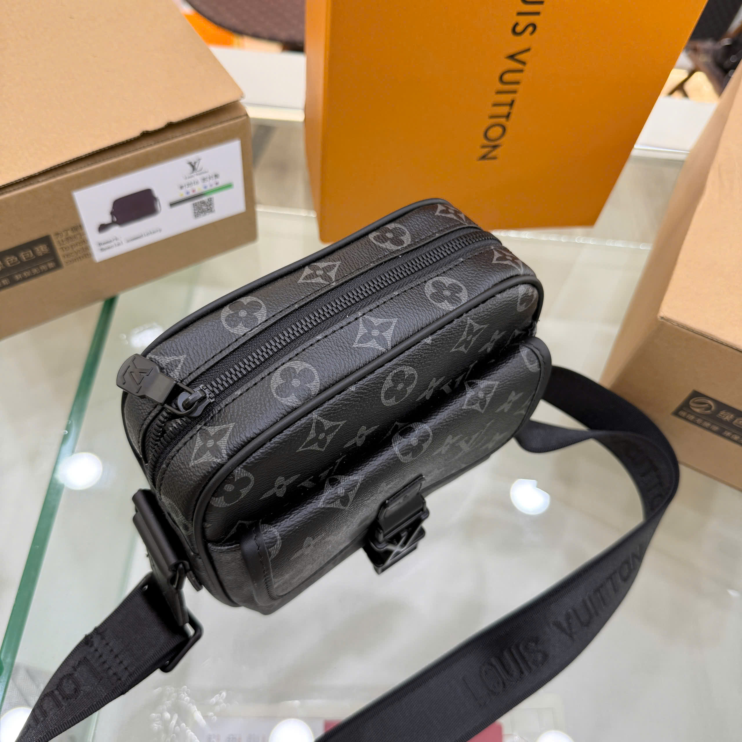 Túi đeo chéo Louis Vuitton LV Getaway Messenger monogram Bag da bò Like Auth 18x17x8 VTN