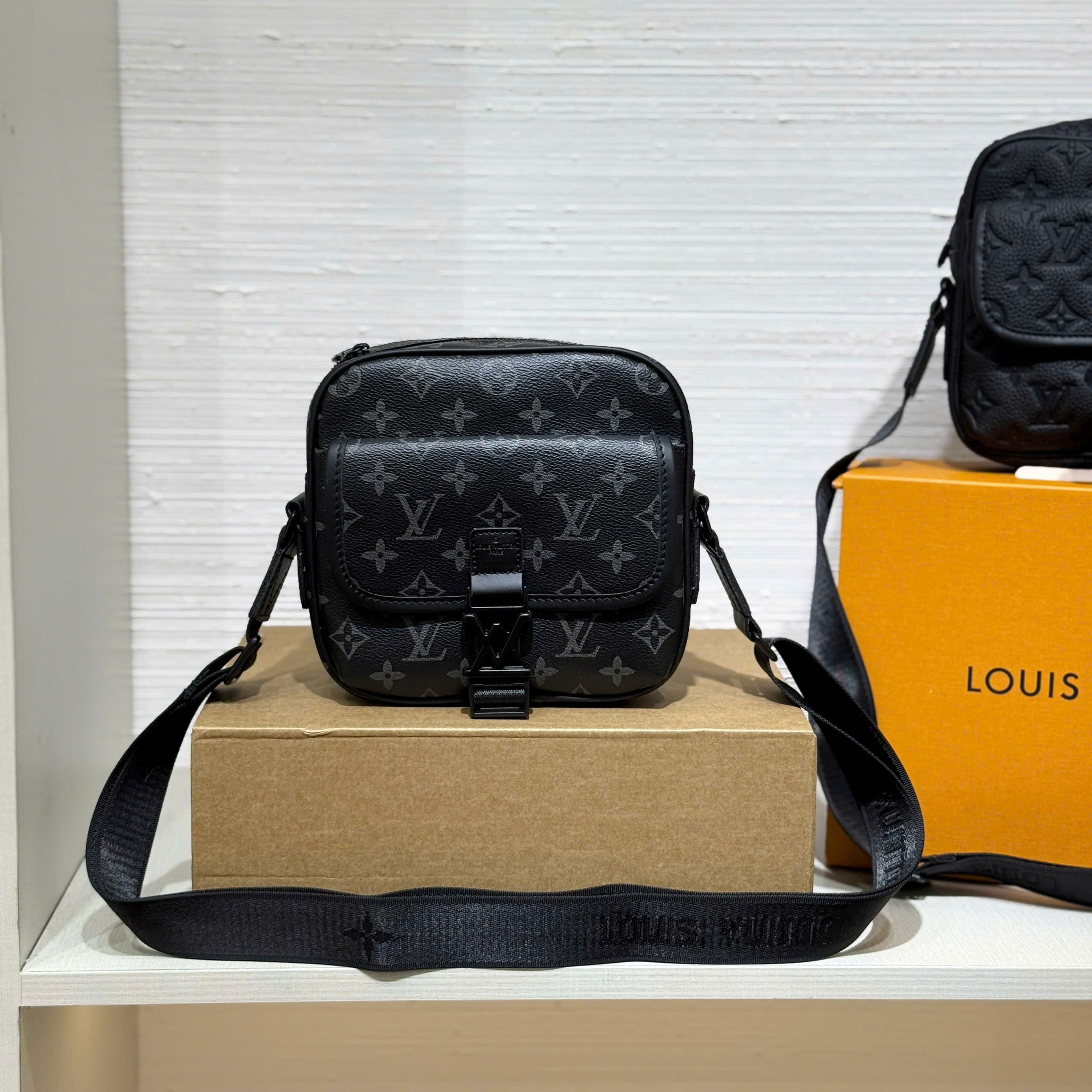 Túi đeo chéo Louis Vuitton LV Getaway Messenger monogram Bag da bò Like Auth 18x17x8 VTN