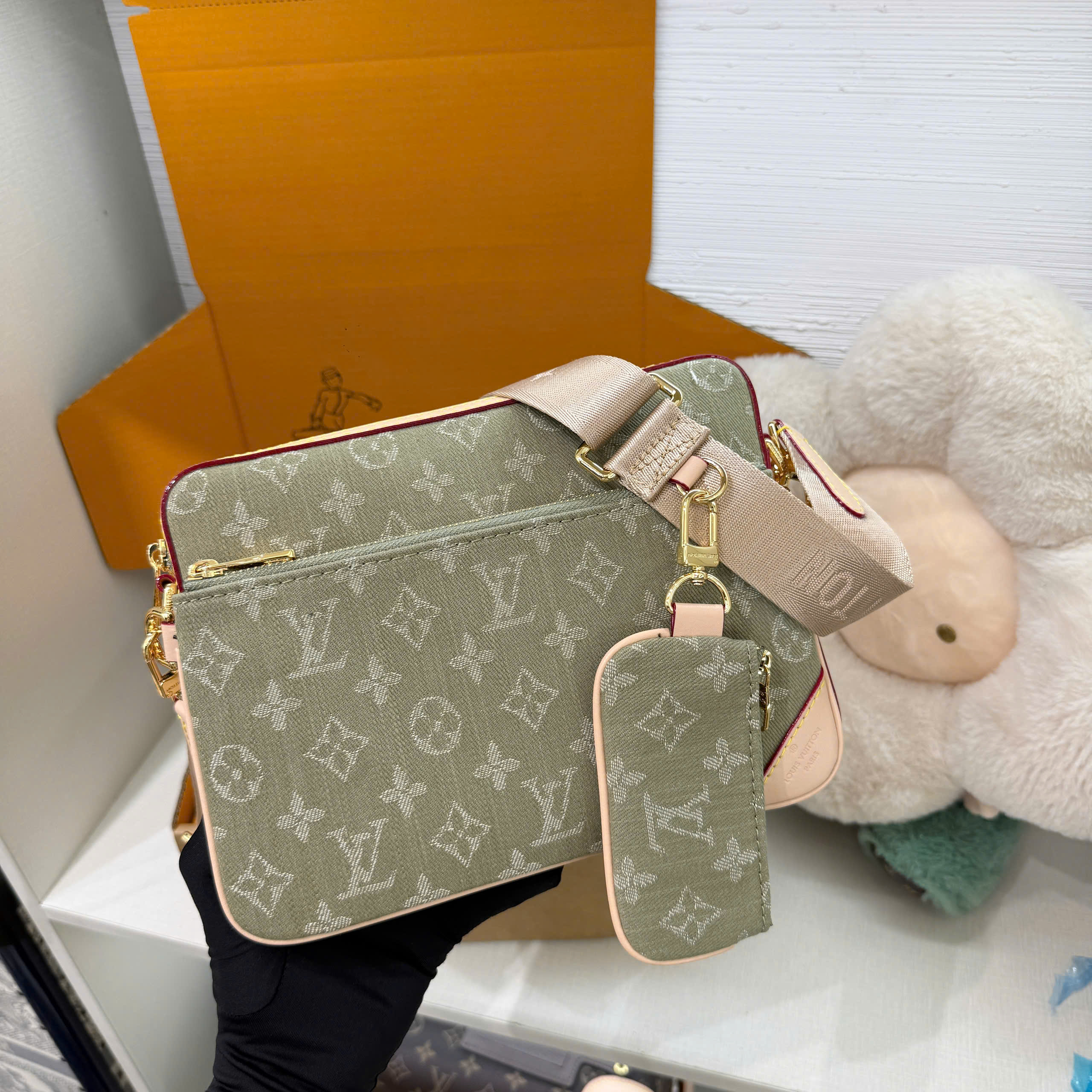 Túi đeo chéo Louis Vuitton LV Trio Messenger monogram Bag Like Auth 25x19x7 VTN
