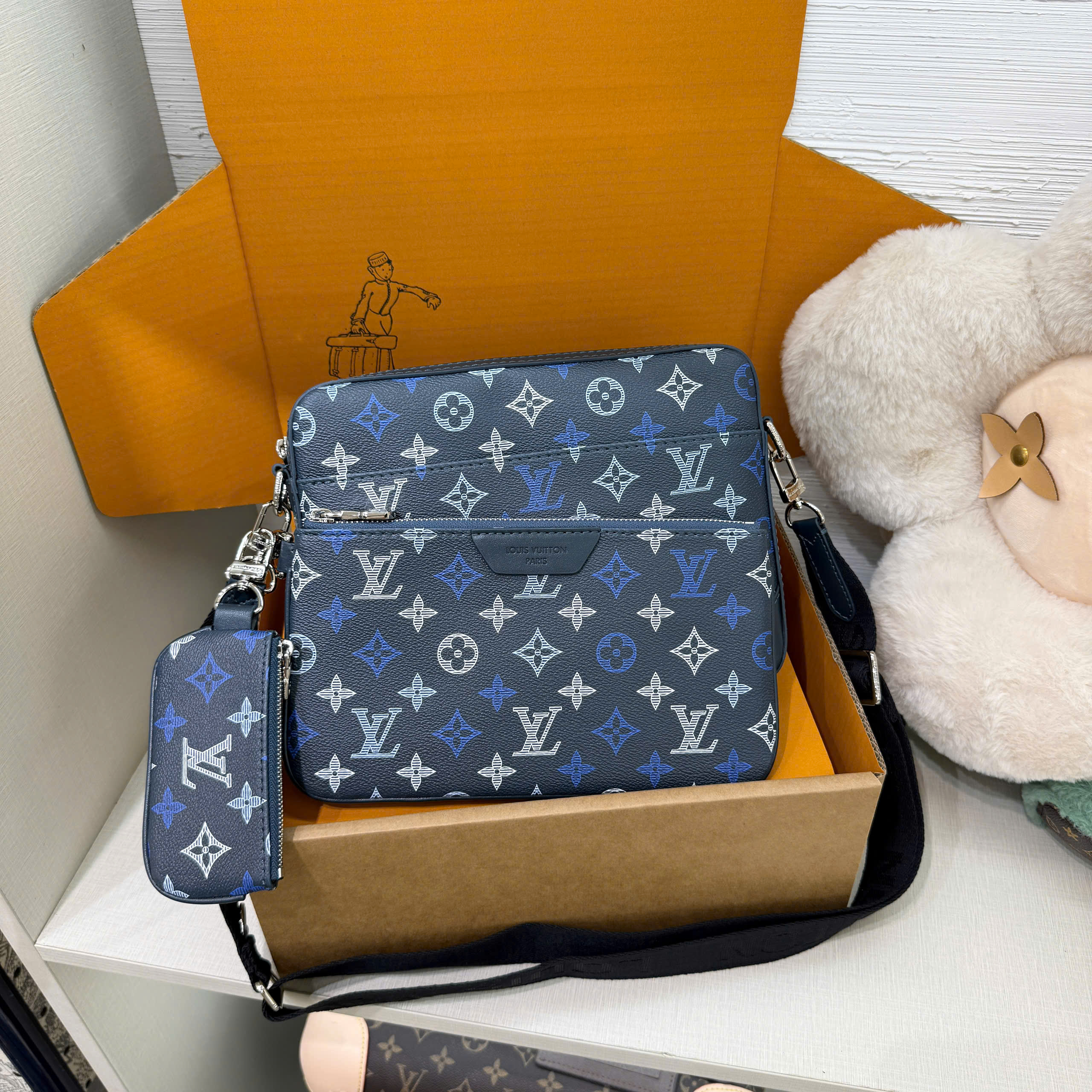 Túi đeo chéo Louis Vuitton LV Trio Messenger monogram Bag Like Auth 25x19x7 VTN