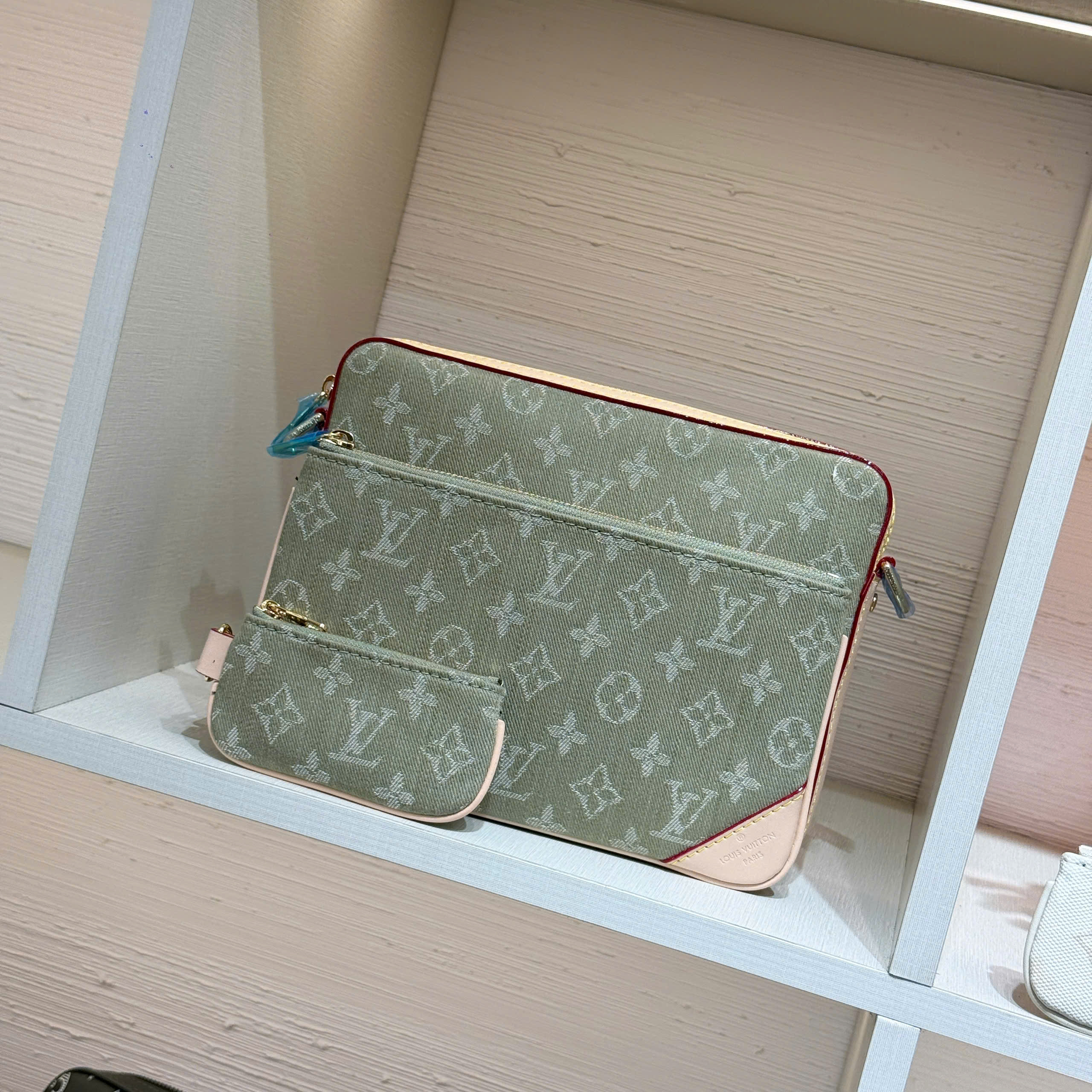 Túi đeo chéo Louis Vuitton LV Trio Messenger monogram Bag Like Auth 25x19x7 VTN