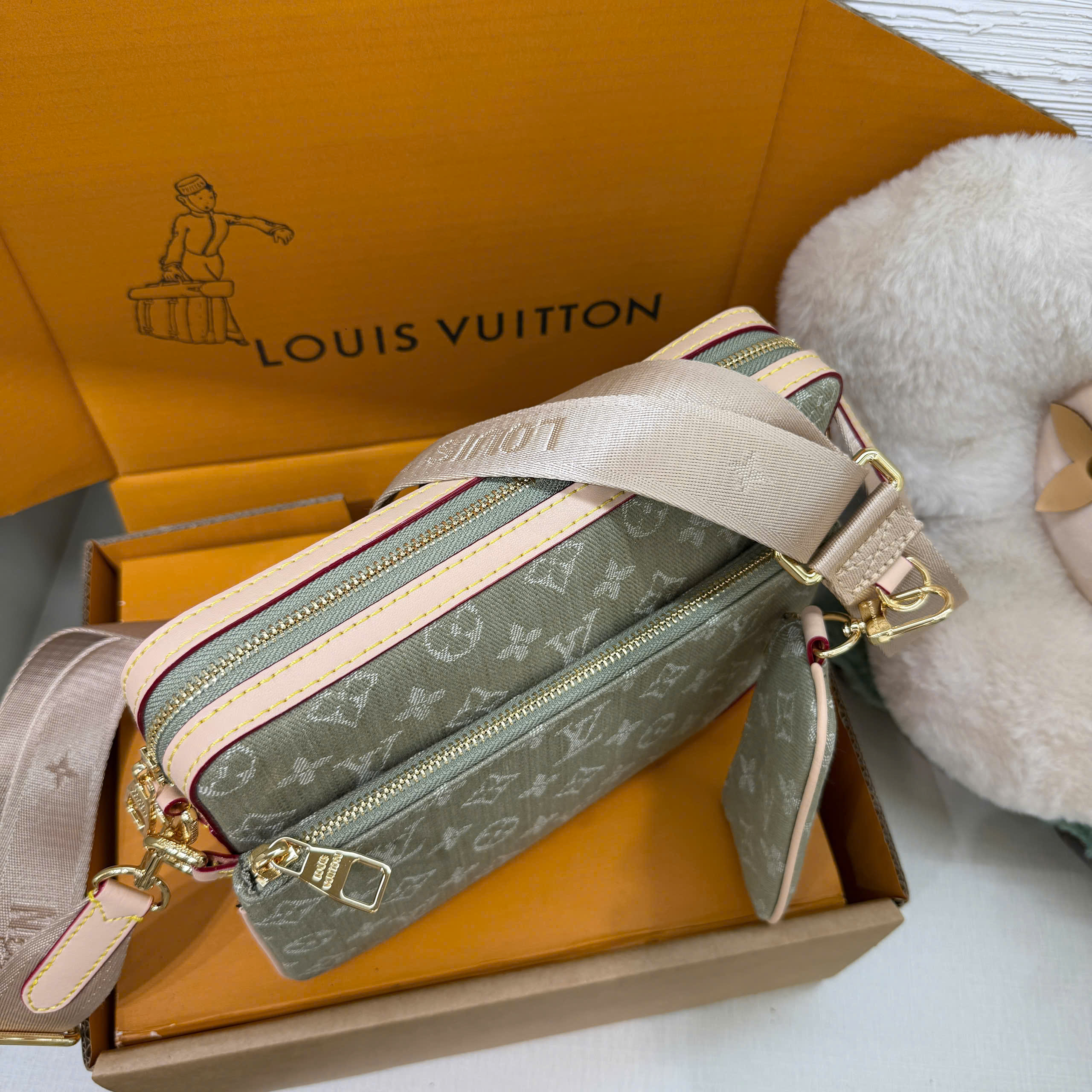 Túi đeo chéo Louis Vuitton LV Trio Messenger monogram Bag Like Auth 25x19x7 VTN