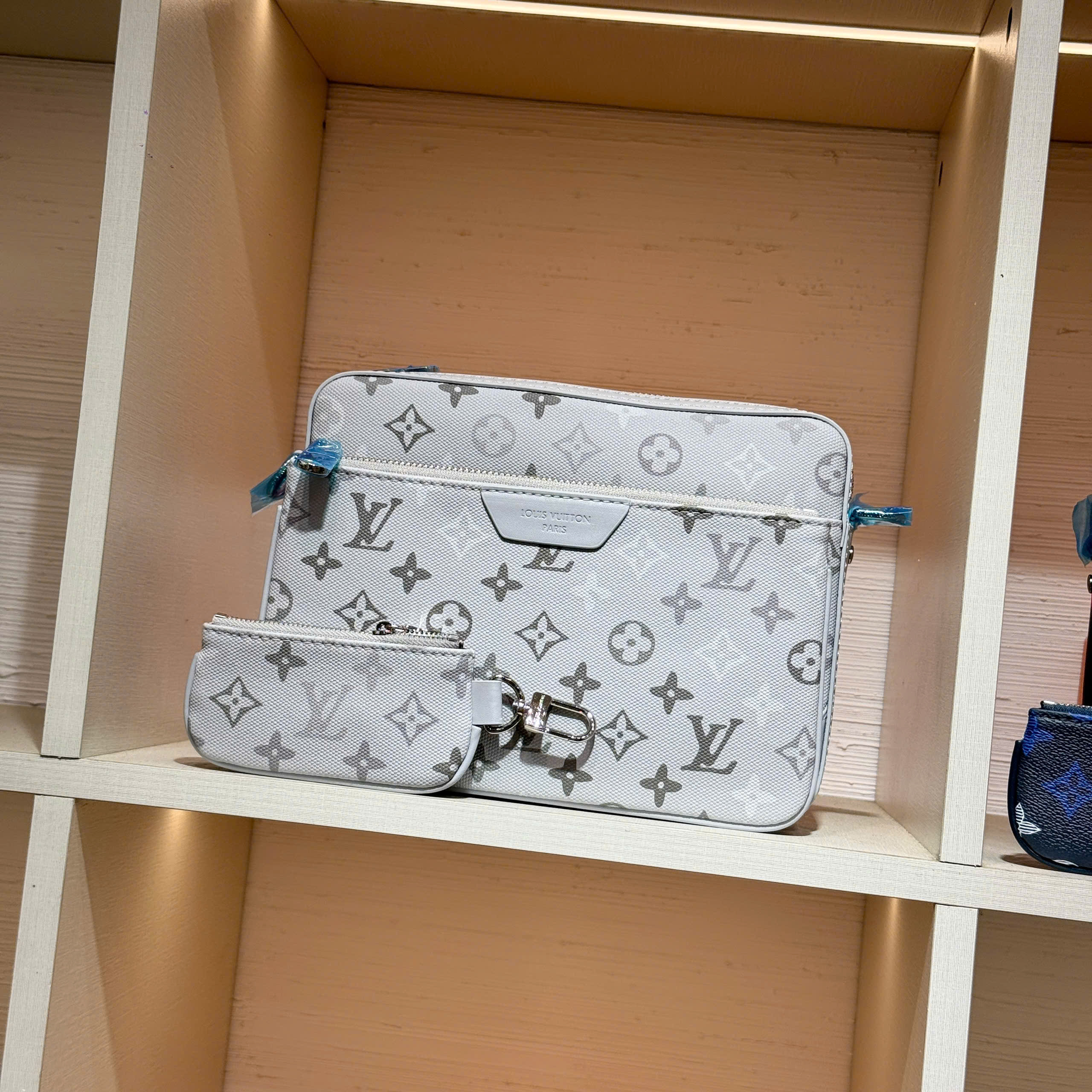 Túi đeo chéo Louis Vuitton LV Trio Messenger monogram Bag Like Auth 25x19x7 VTN