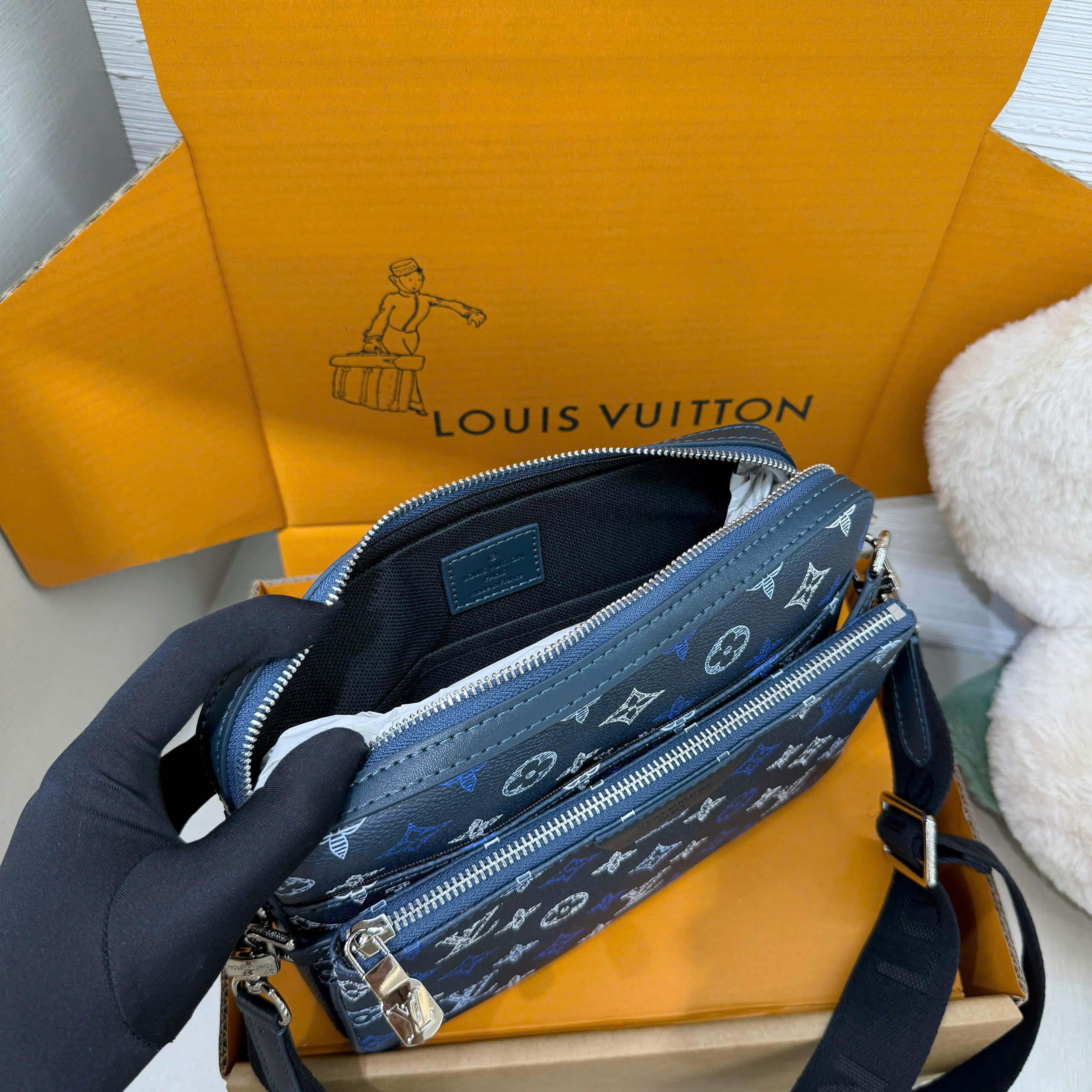 Túi đeo chéo Louis Vuitton LV Trio Messenger monogram Bag Like Auth 25x19x7 VTN