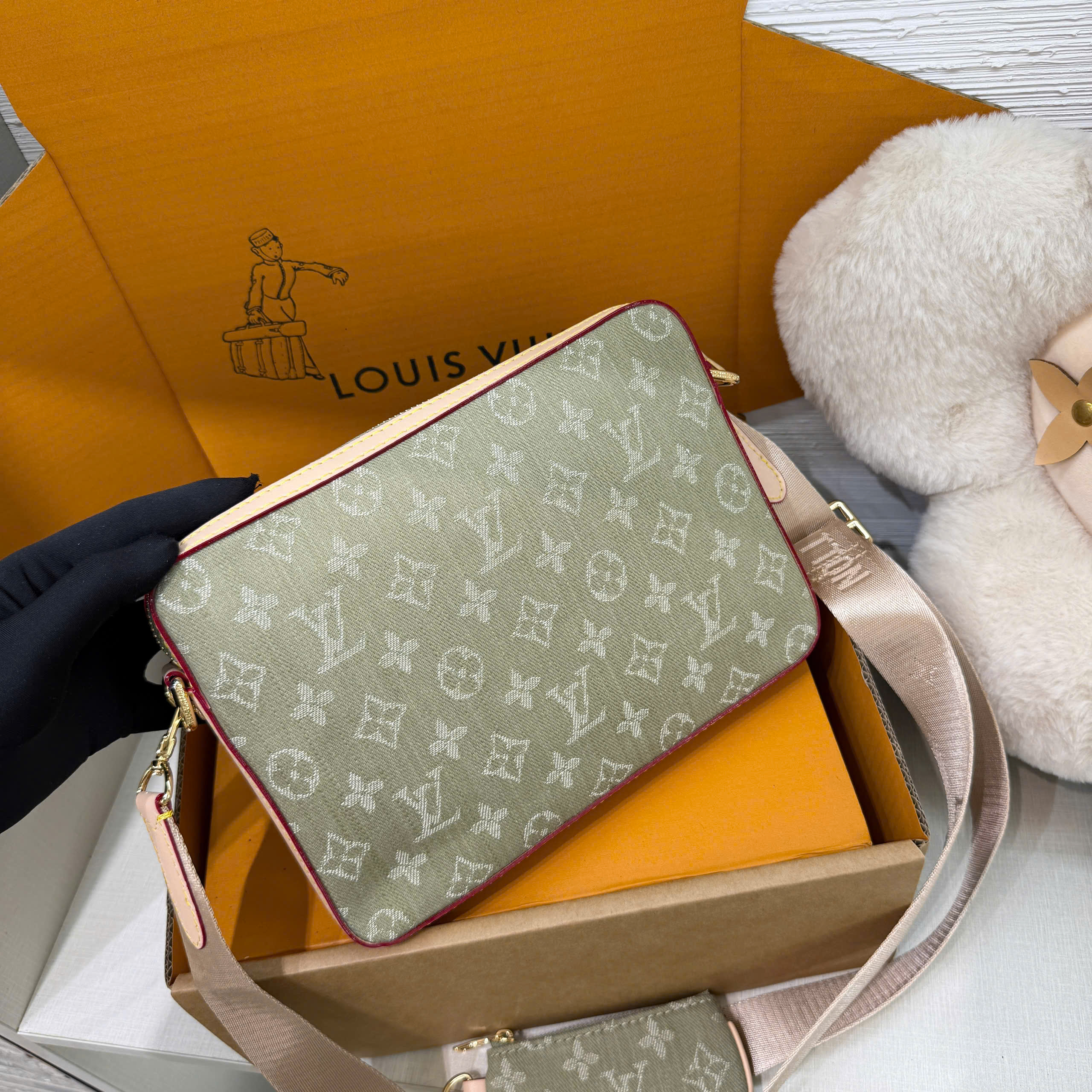 Túi đeo chéo Louis Vuitton LV Trio Messenger monogram Bag Like Auth 25x19x7 VTN