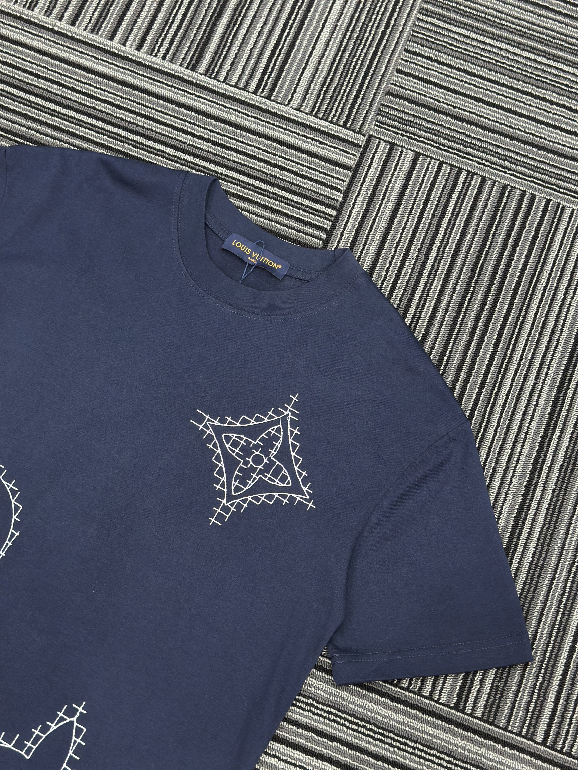 Áo phông T shirt Louis Vuitton LV họa tiết monogram Like Auth S-XL VTN
