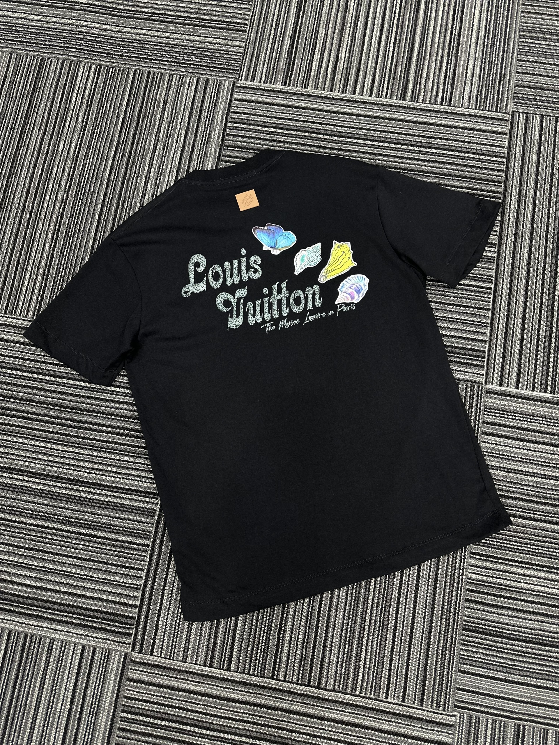 Áo phông T shirt Louis Vuitton LV logo lưng ngực họa tiết ong bướm Like Auth S-XL VTN