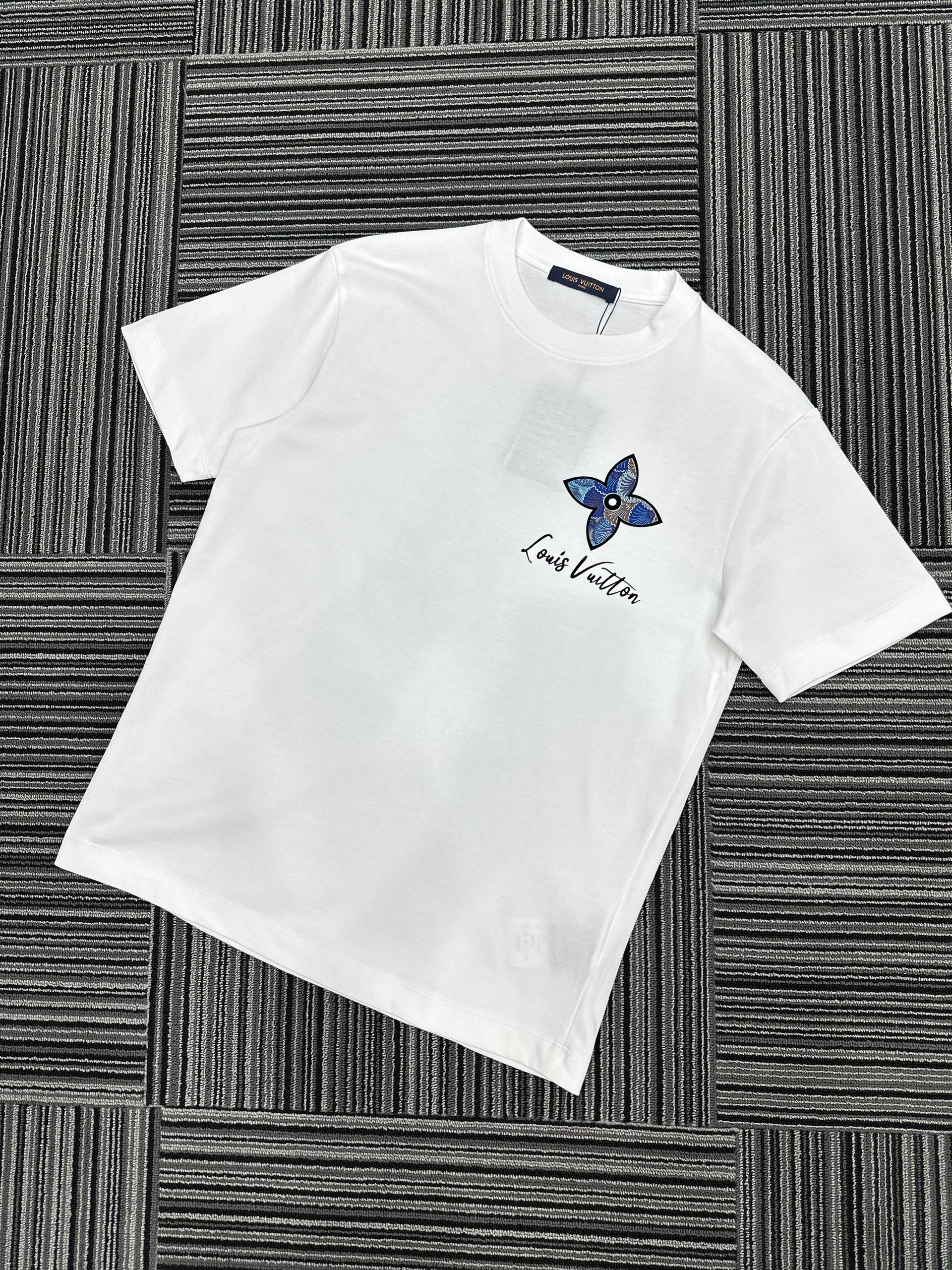 Áo phông T shirt Louis Vuitton LV logo thêu hoa lưng ngực Like Auth S-XL VTN