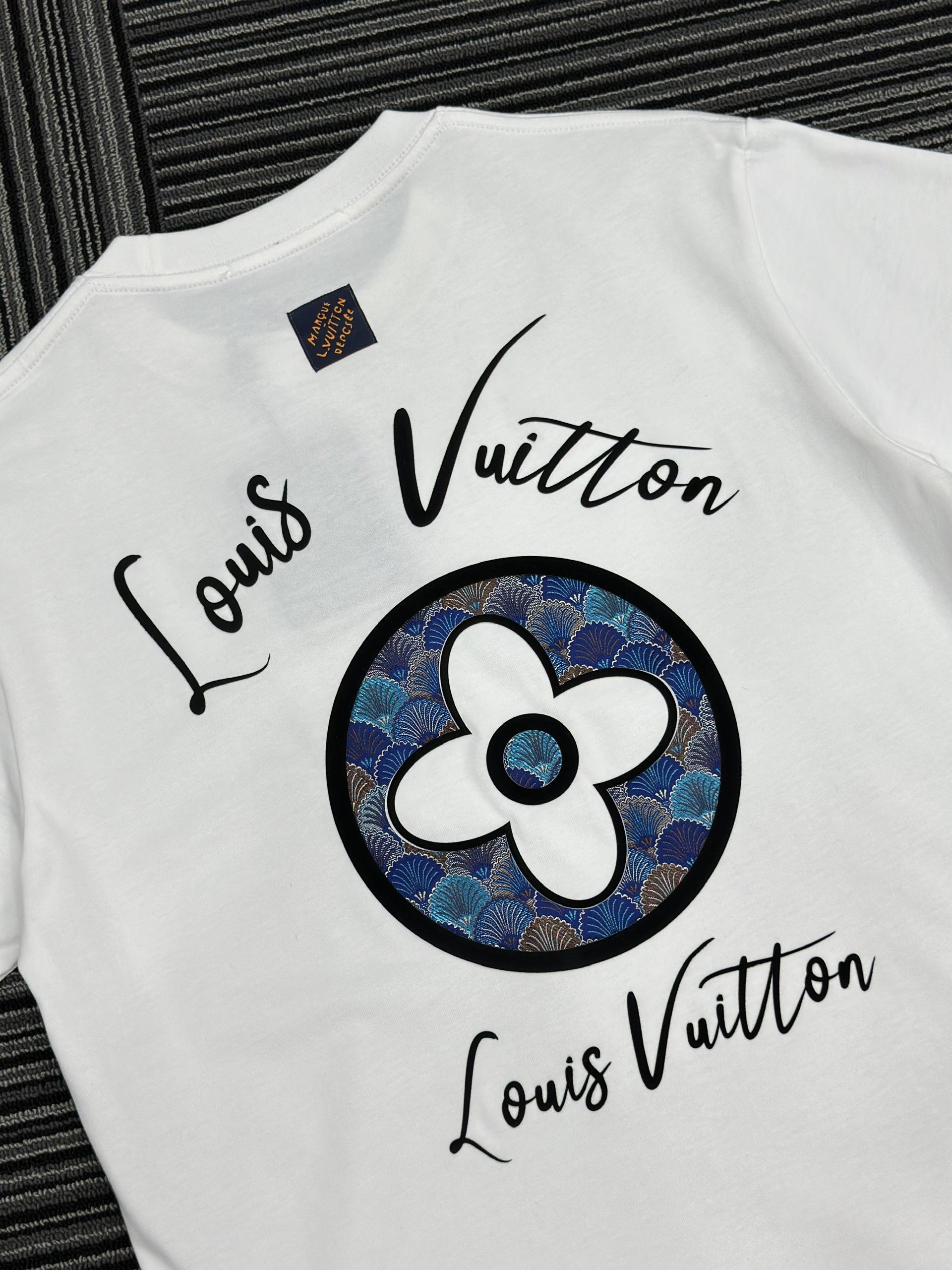 Áo phông T shirt Louis Vuitton LV logo thêu hoa lưng ngực Like Auth S-XL VTN