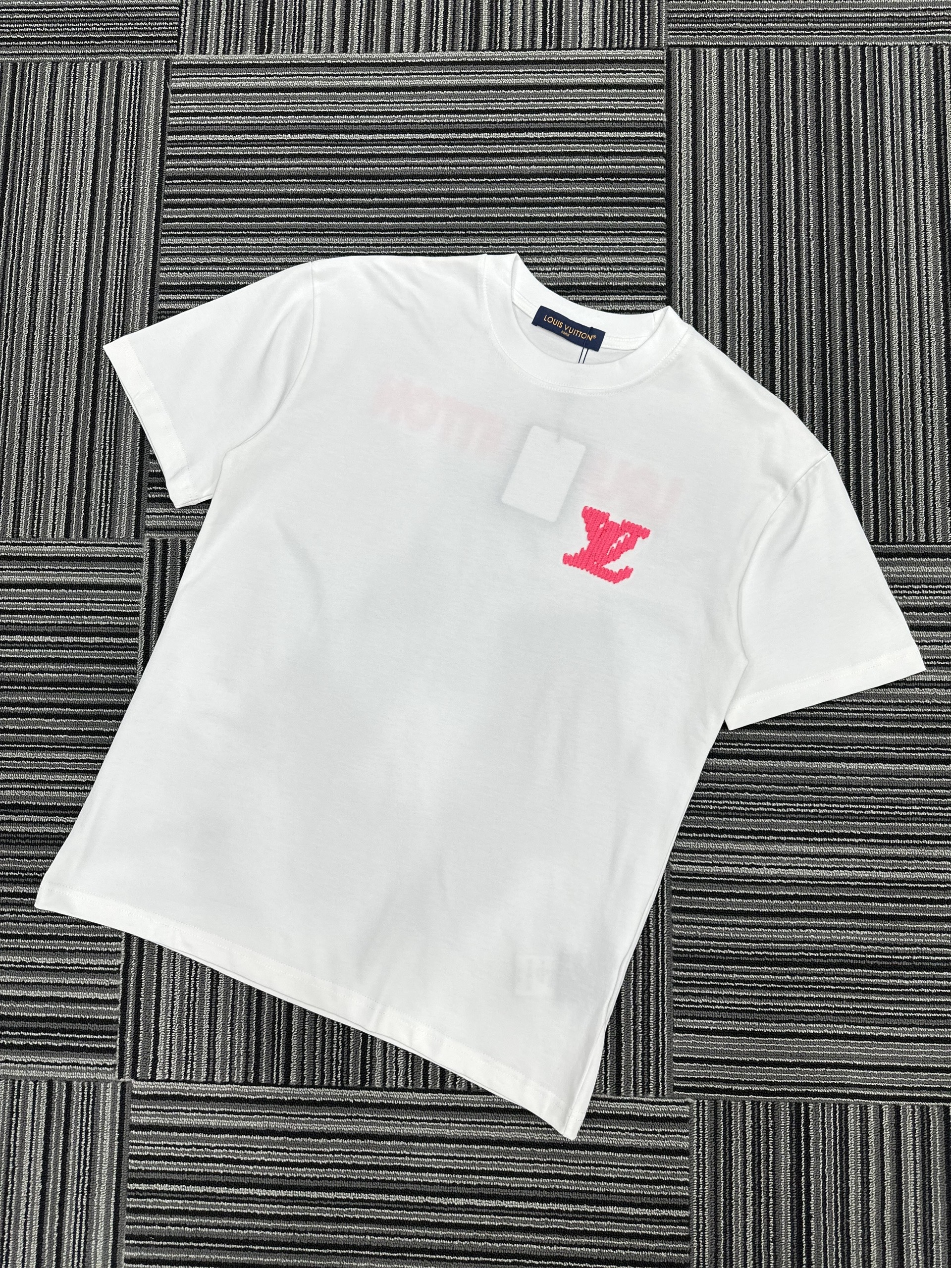Áo phông T shirt Louis Vuitton LV logo thêu lưng ngực Like Auth S-XL VTN