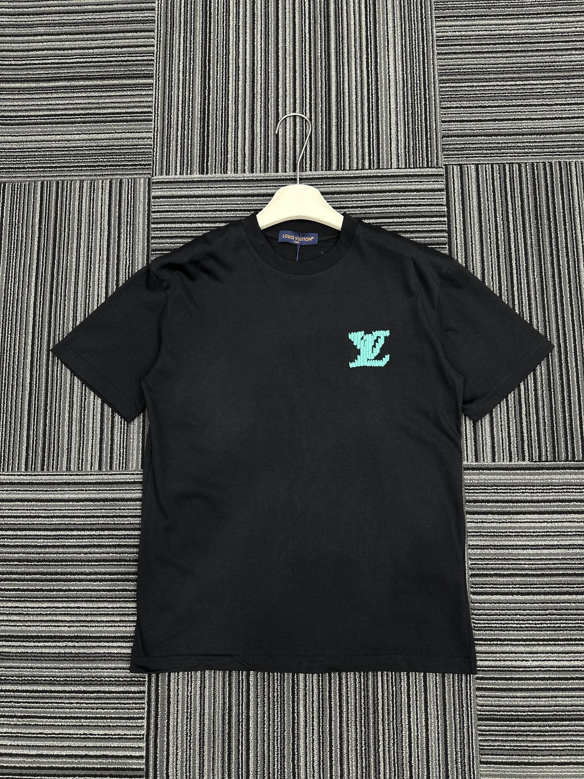 Áo phông T shirt Louis Vuitton LV logo thêu lưng ngực Like Auth S-XL VTN