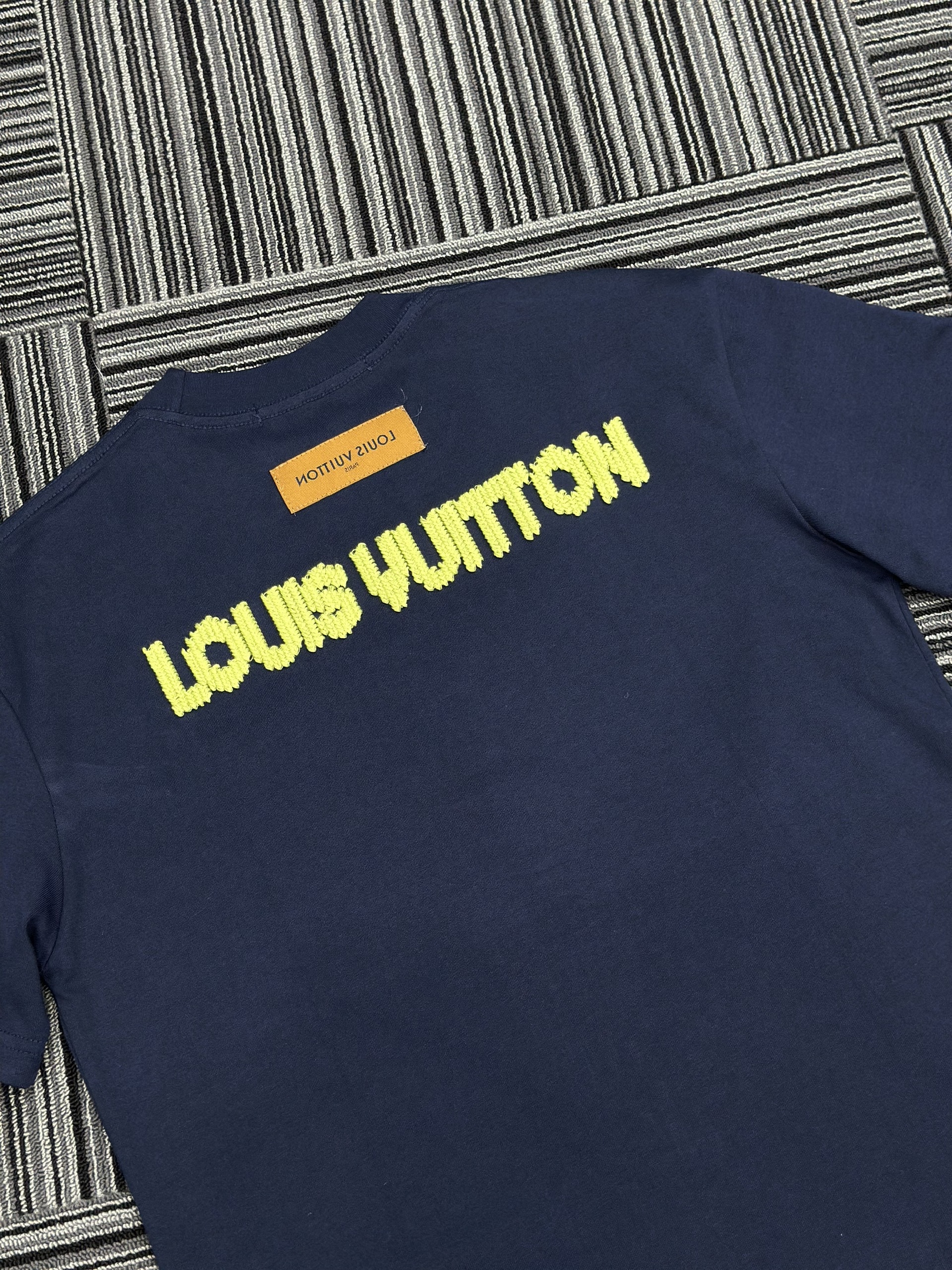 Áo phông T shirt Louis Vuitton LV logo thêu lưng ngực Like Auth S-XL VTN