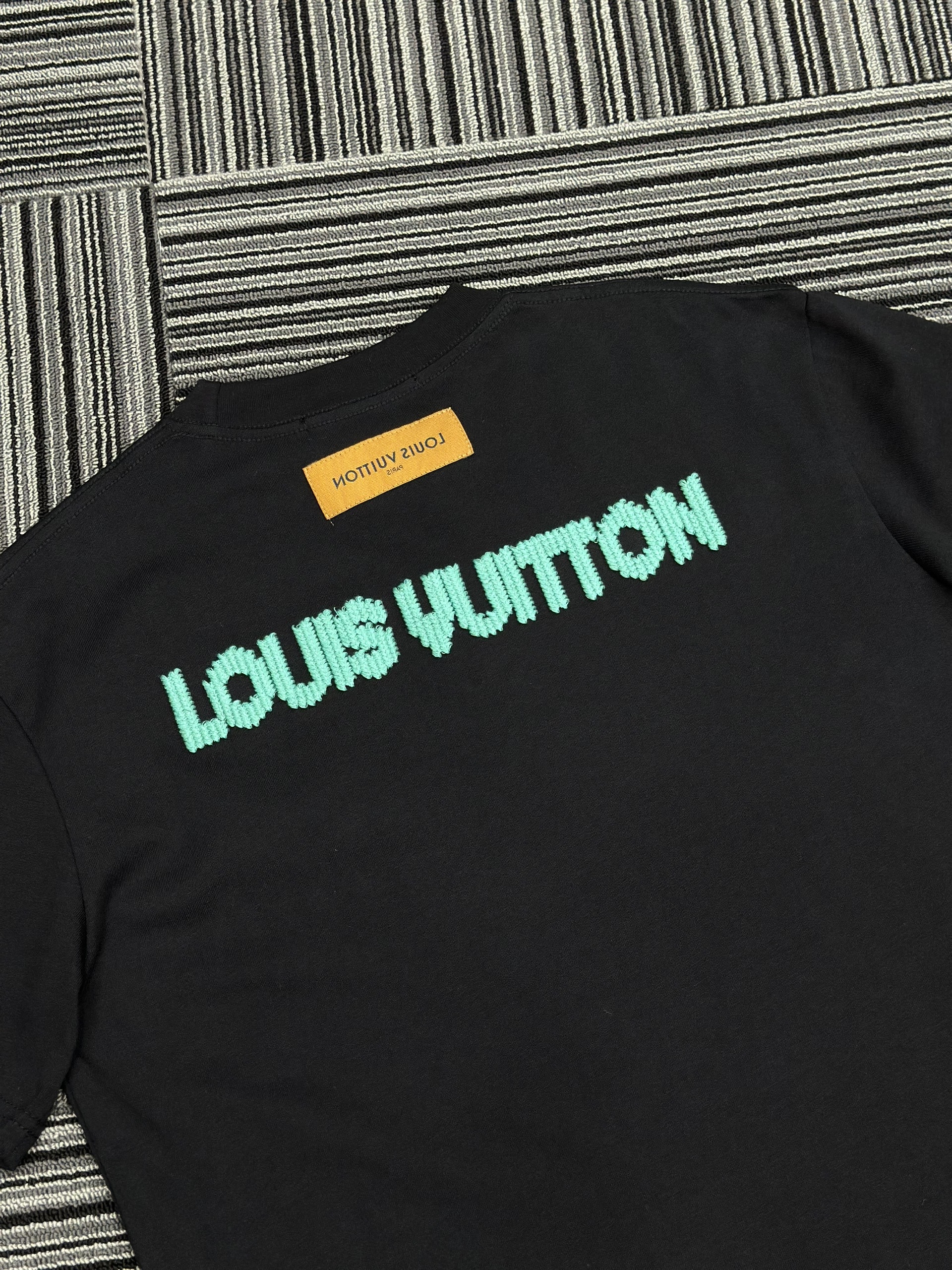 Áo phông T shirt Louis Vuitton LV logo thêu lưng ngực Like Auth S-XL VTN