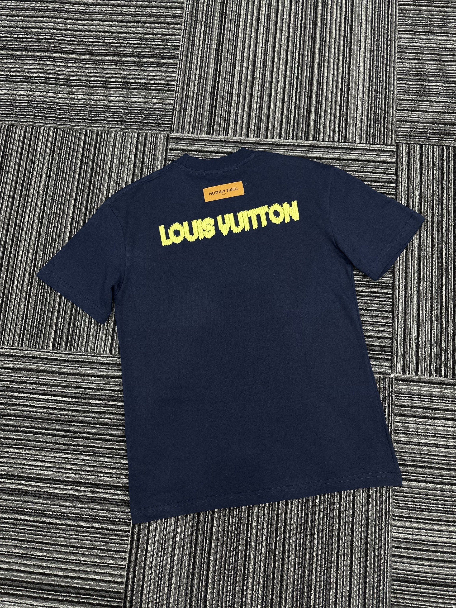 Áo phông T shirt Louis Vuitton LV logo thêu lưng ngực Like Auth S-XL VTN