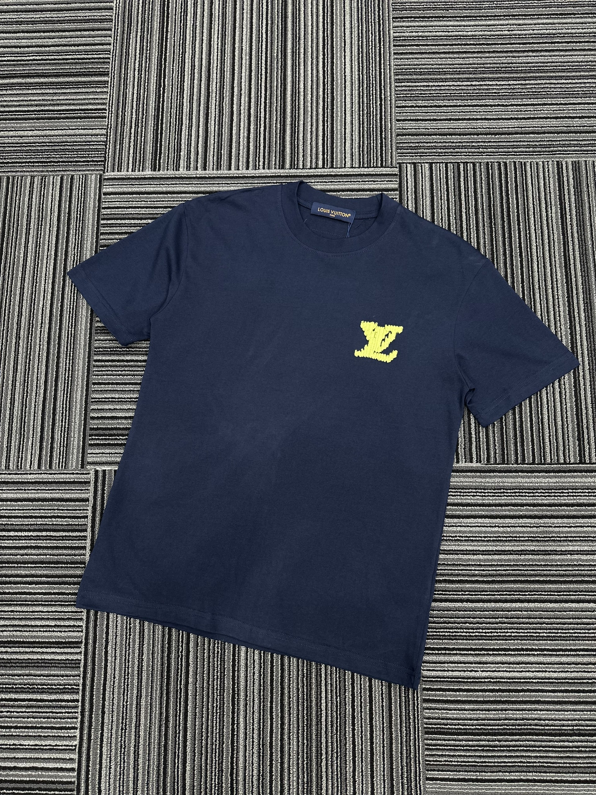 Áo phông T shirt Louis Vuitton LV logo thêu lưng ngực Like Auth S-XL VTN