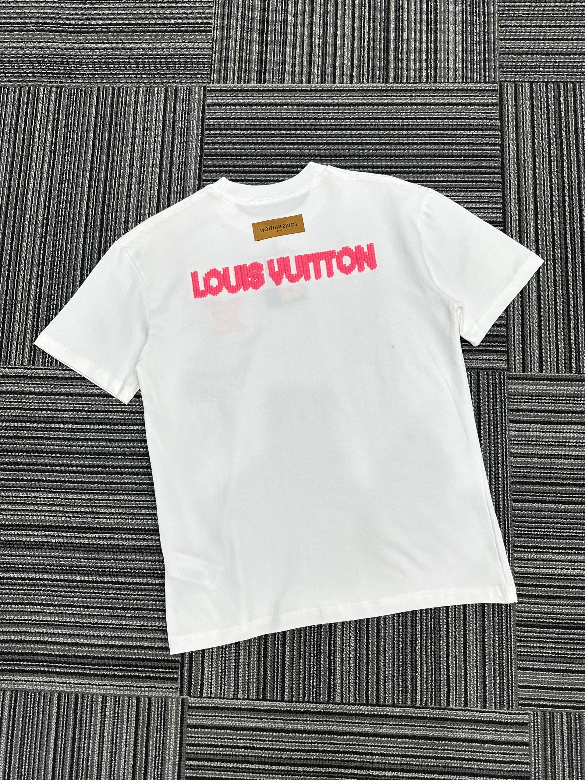 Áo phông T shirt Louis Vuitton LV logo thêu lưng ngực Like Auth S-XL VTN